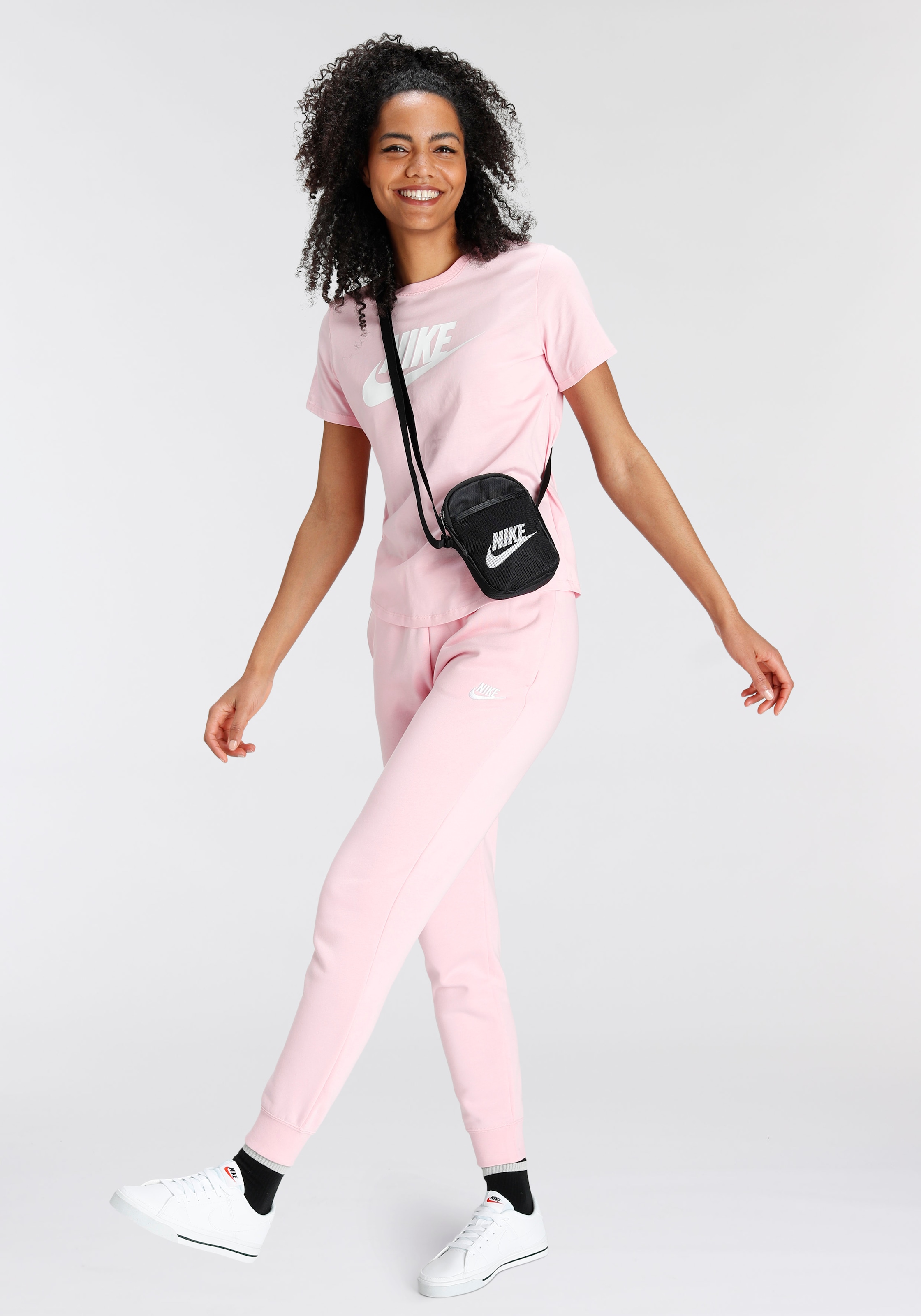 Nike Sportswear T-Shirt »ESSENTIALS WOMEN'S LOGO T-SHIRT«, Basic Damen T-Shirt mit Logo