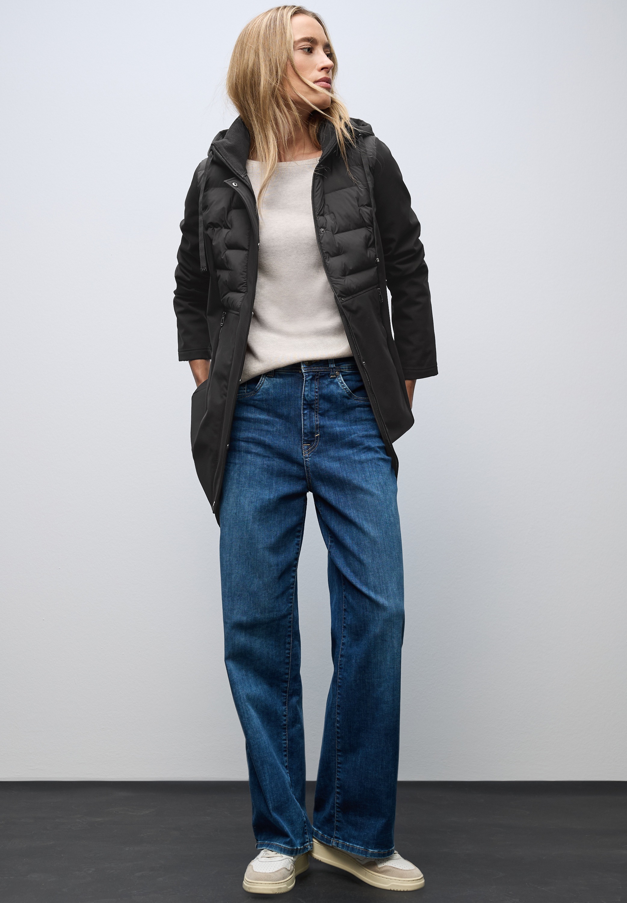 STREET ONE Softshelljacke, mit Kapuze, mit Details und Kapuze mit Tunnelzug