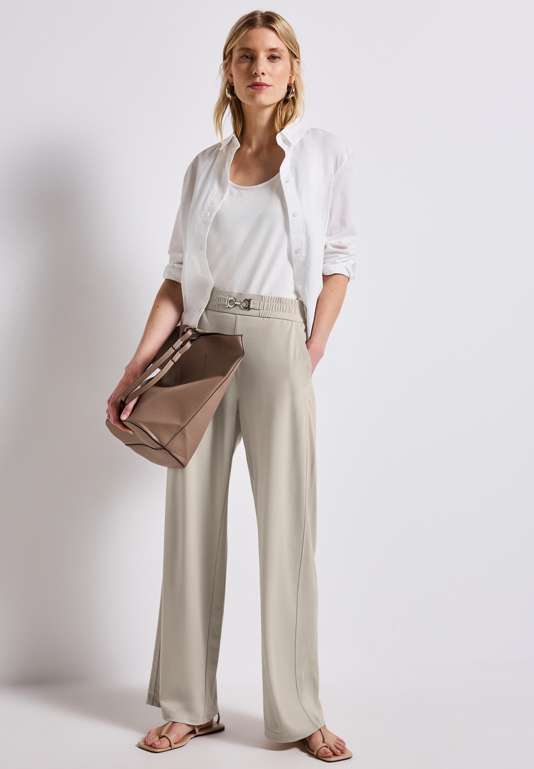 STREET ONE Stoffhose, mit schimmerndem Schnallendetail und weitem Bein