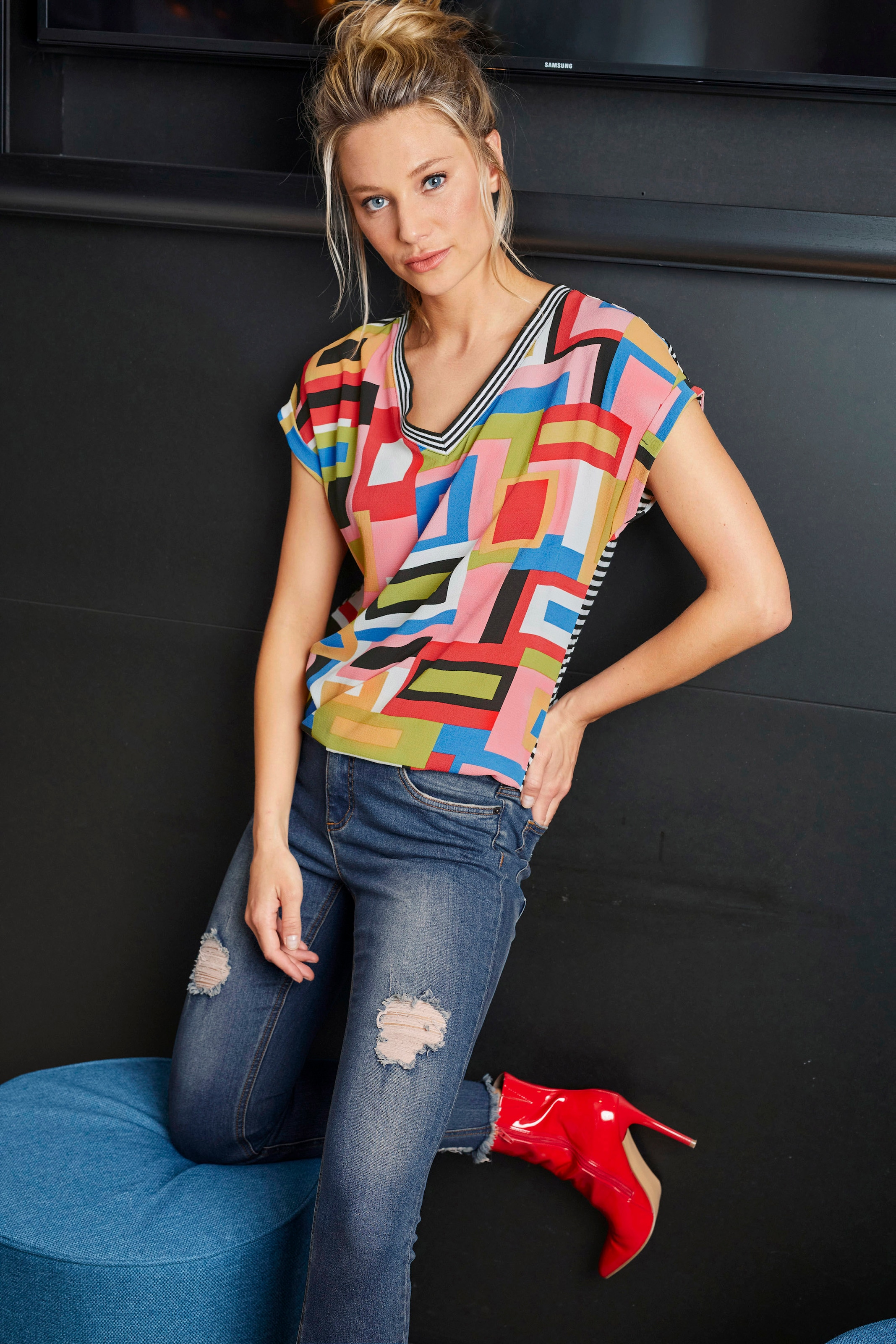 T-Shirt, CASUAL im bei und Aniston Mustermix OTTO bestellen Material-