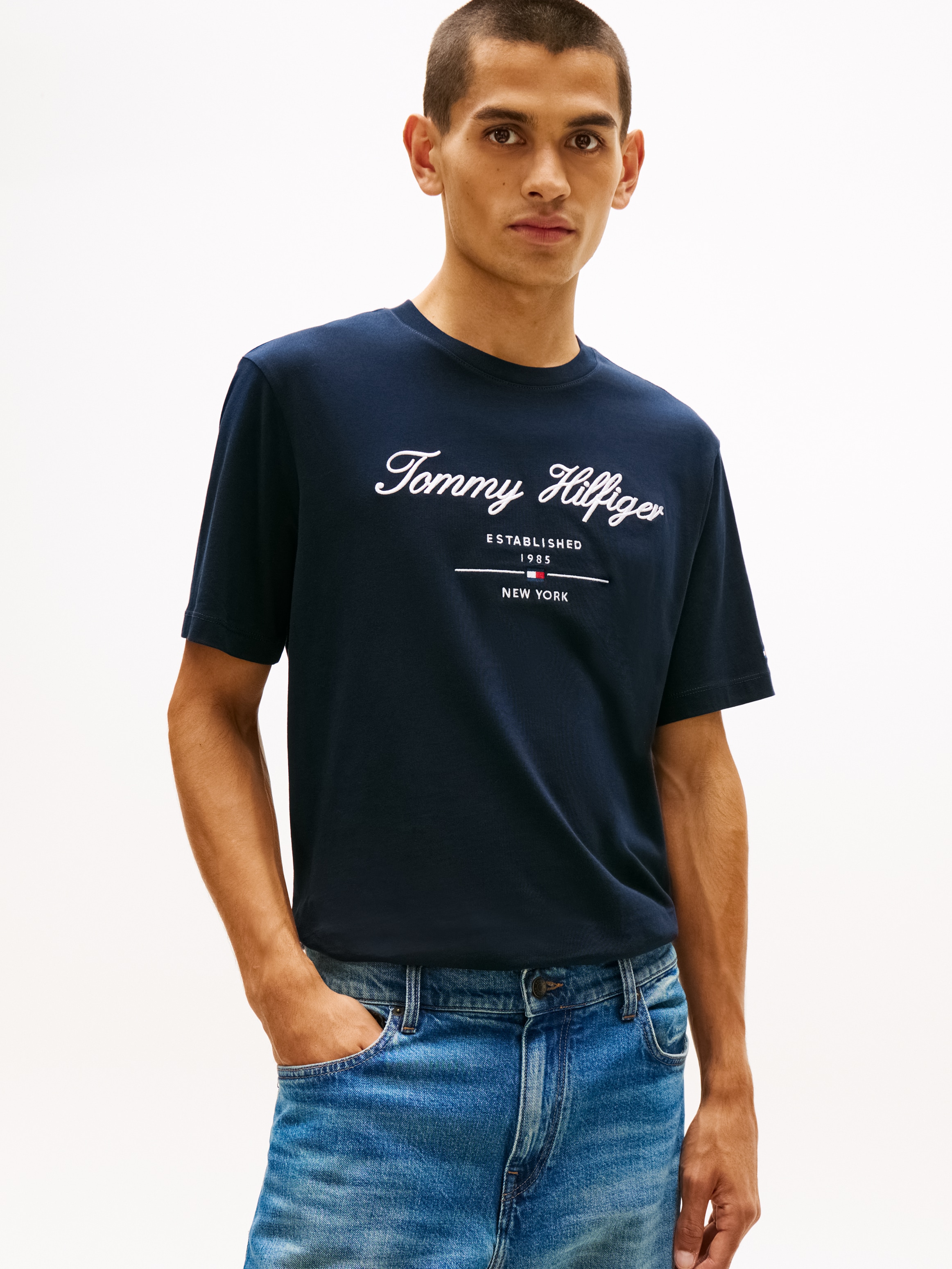 Tommy Hilfiger »SCRIPT LOGO TEE« mit aufgesticktem Logo
