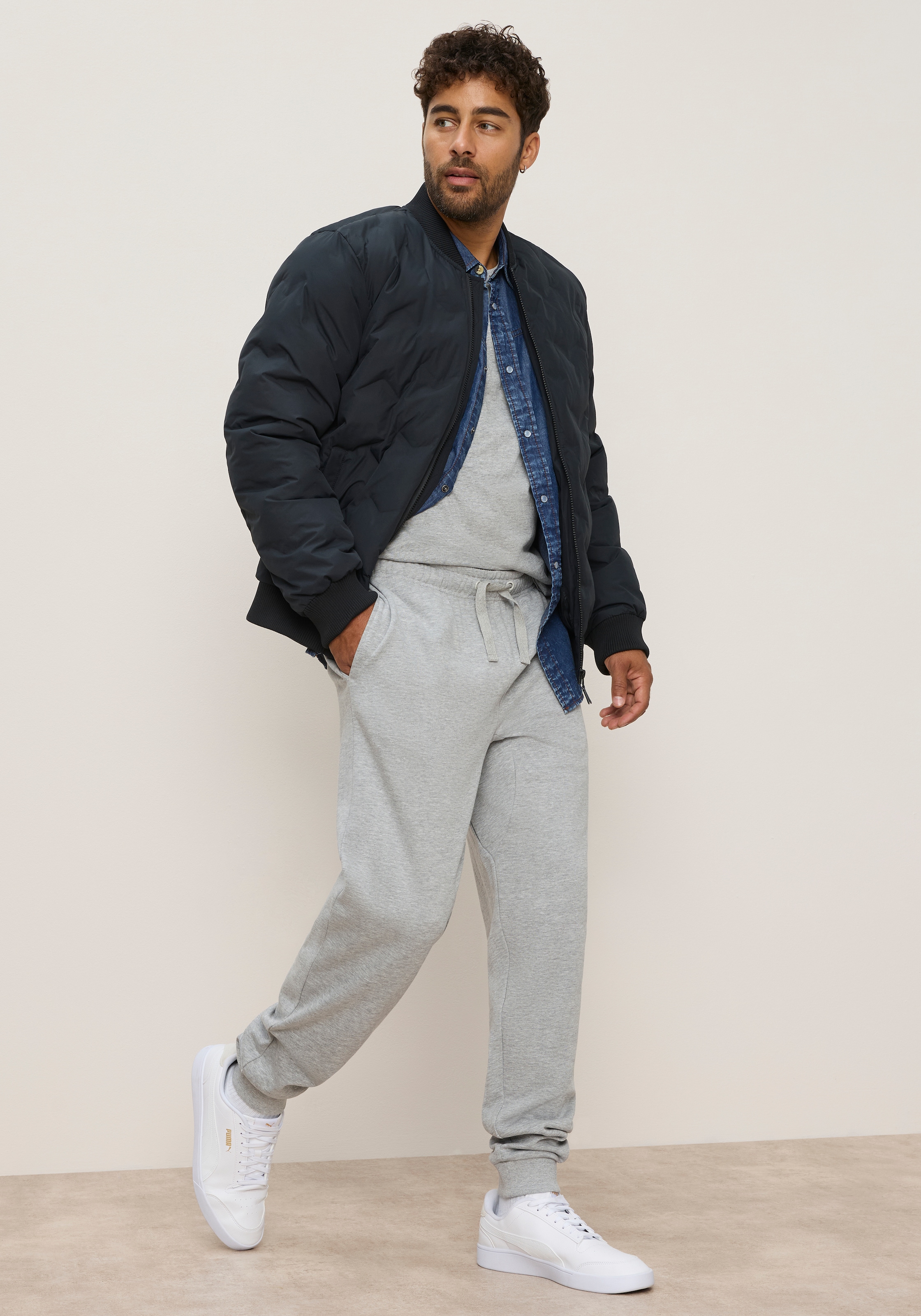 Bruno Banani Jogginghose »Loose Fit«  lockerer Fit, mit elastischem Rippbündchen am Beinabschluss