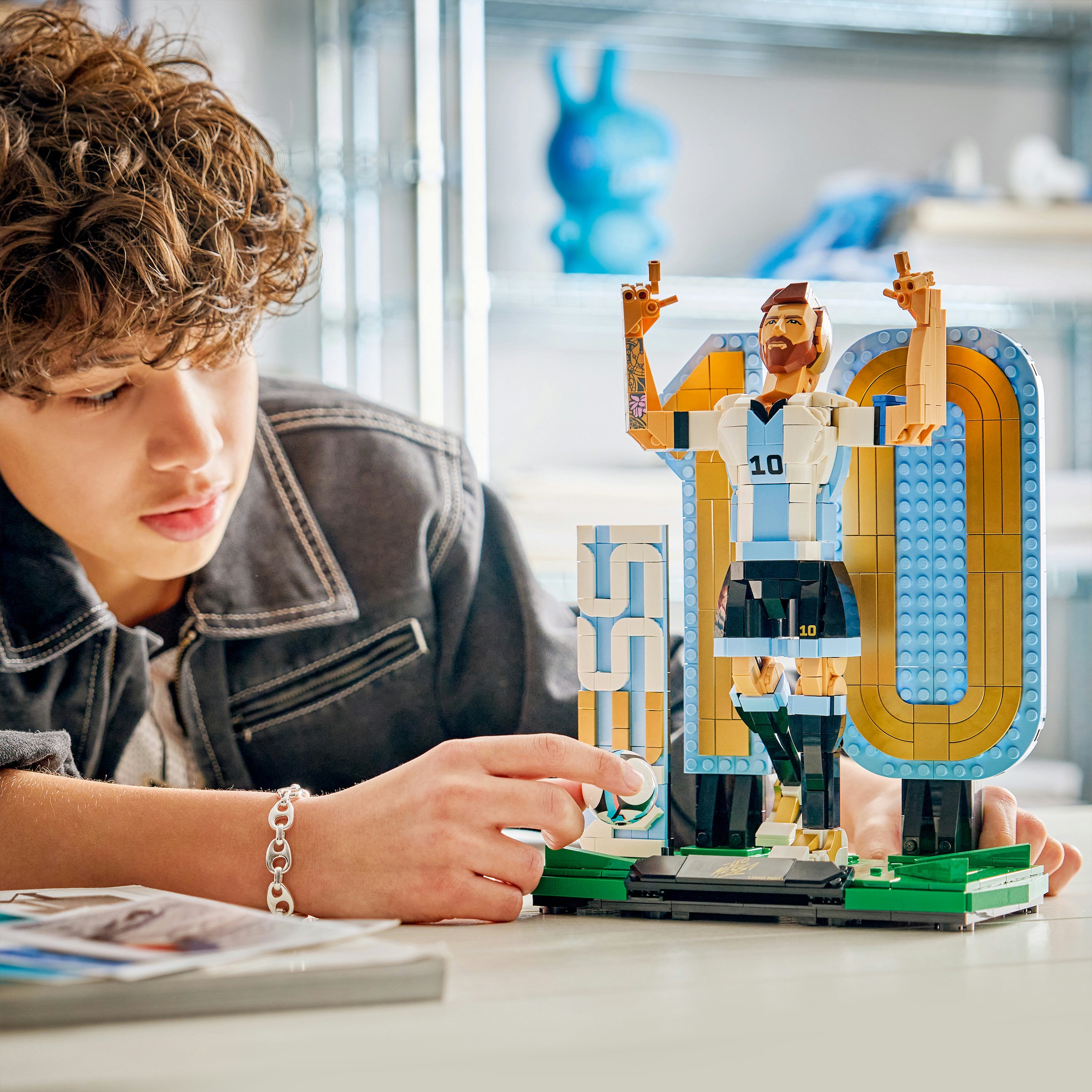 LEGO® Konstruktionsspielsteine »Lionel Messi – Fußballlegende (43015), LEGO Editions Football«