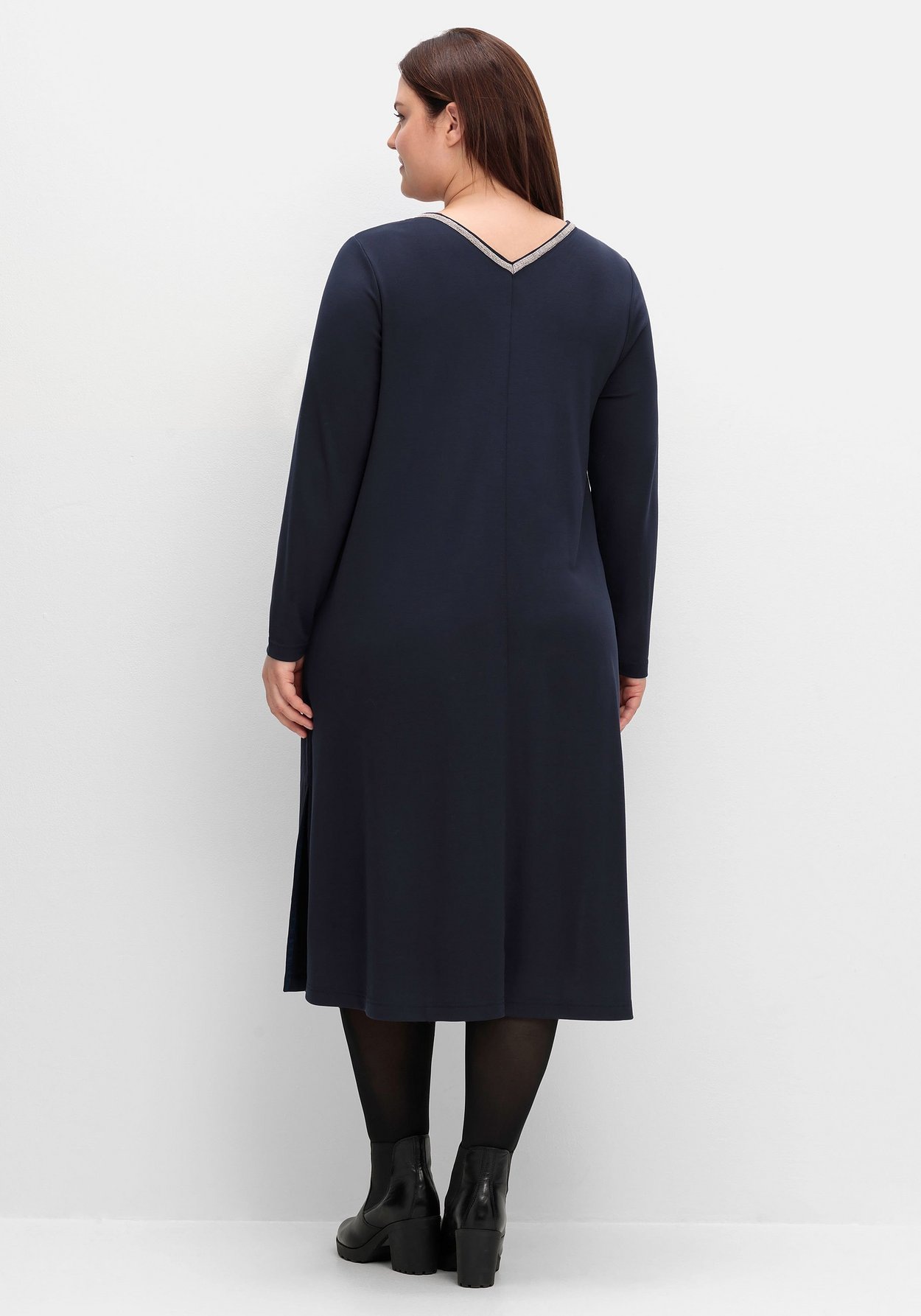Sheego Jerseykleid »Midikleid in A-Linie, mit Perlendeko am Ausschnitt«
