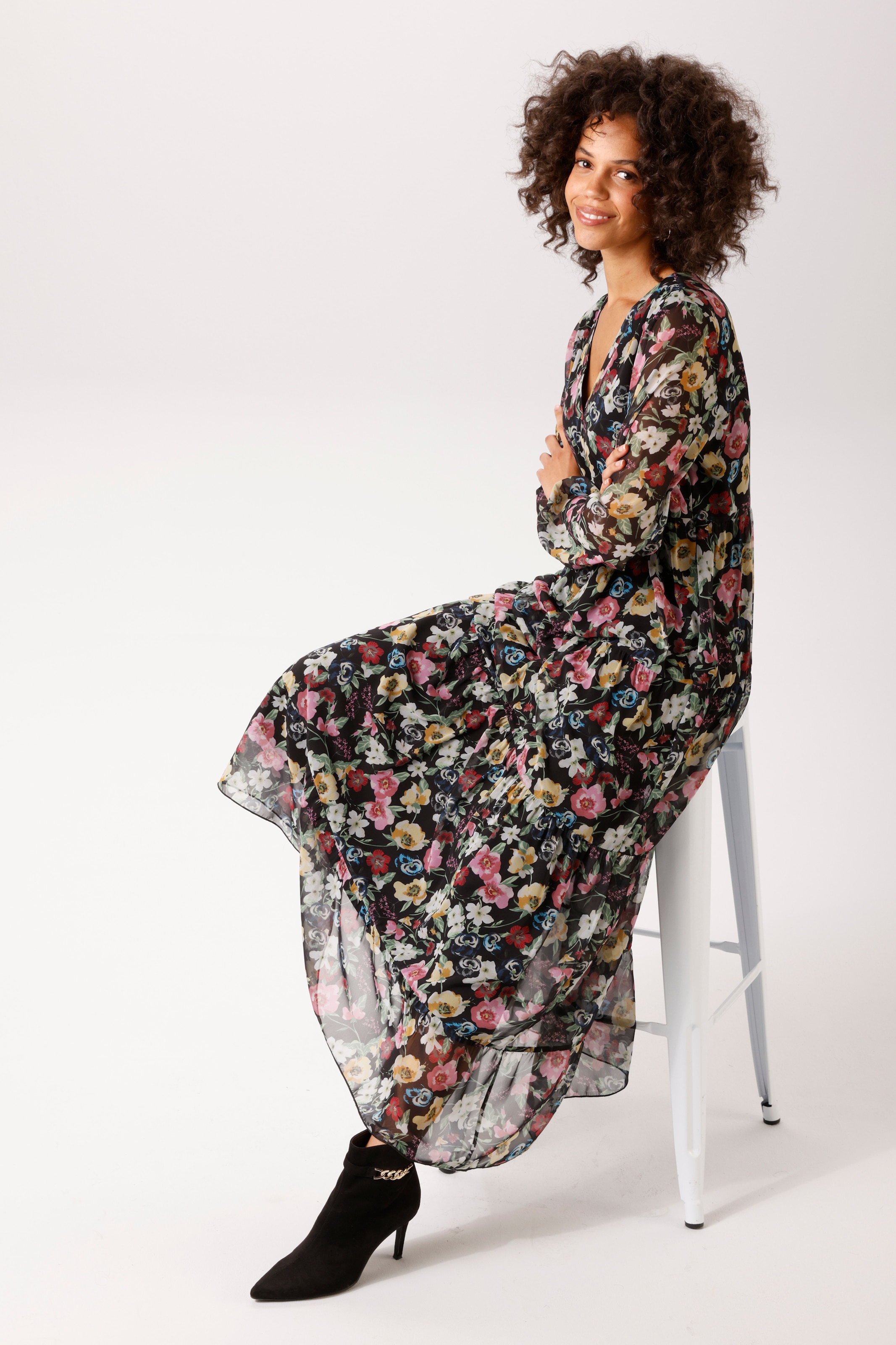 Aniston CASUAL Maxikleid mit farbenfrohen, romantischen Blumendruck - NEUE KOLLEKTION