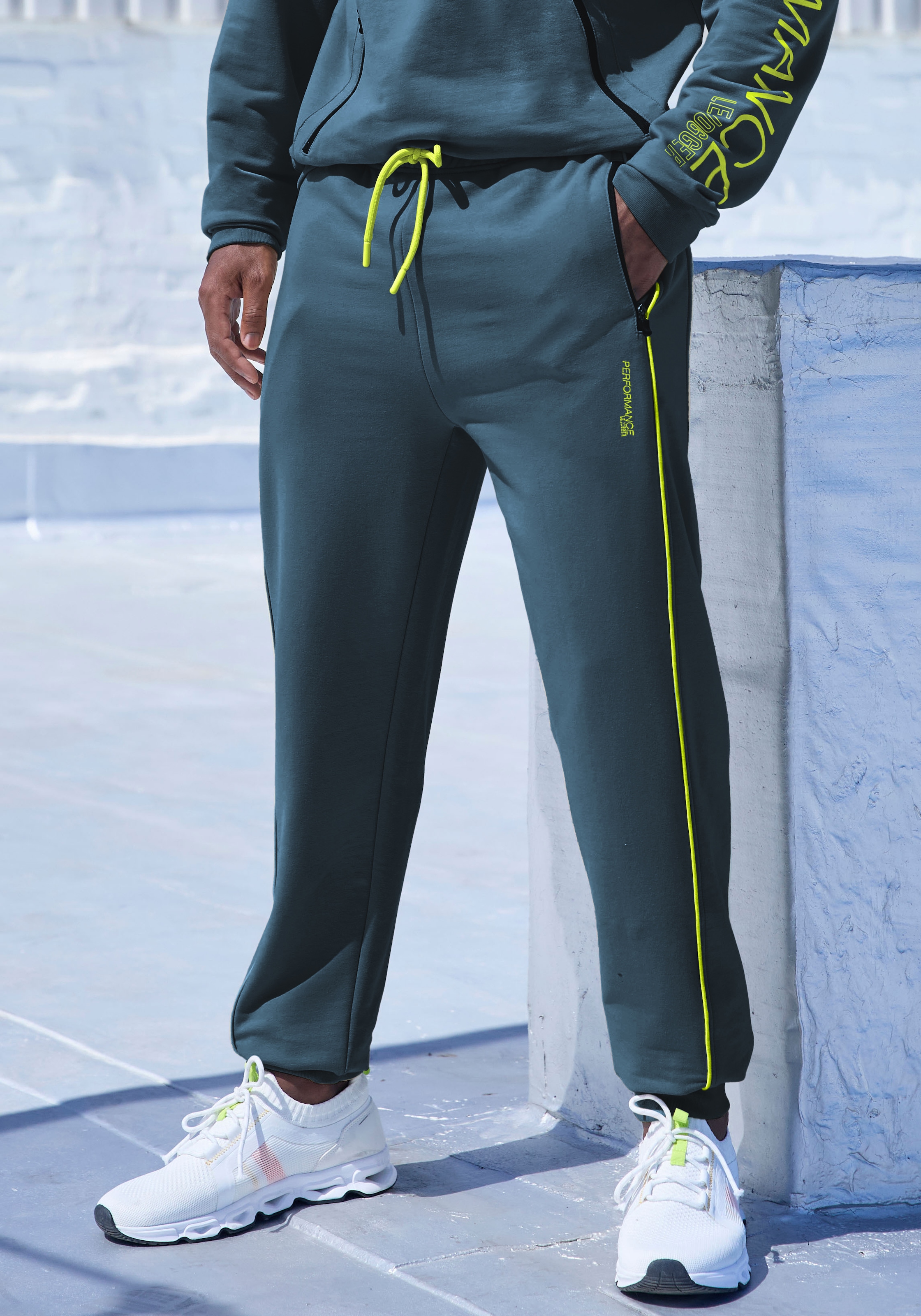 Le Jogger Performance Sporthose  mit praktischen Reißverschlusstaschen und Kontrastdetails