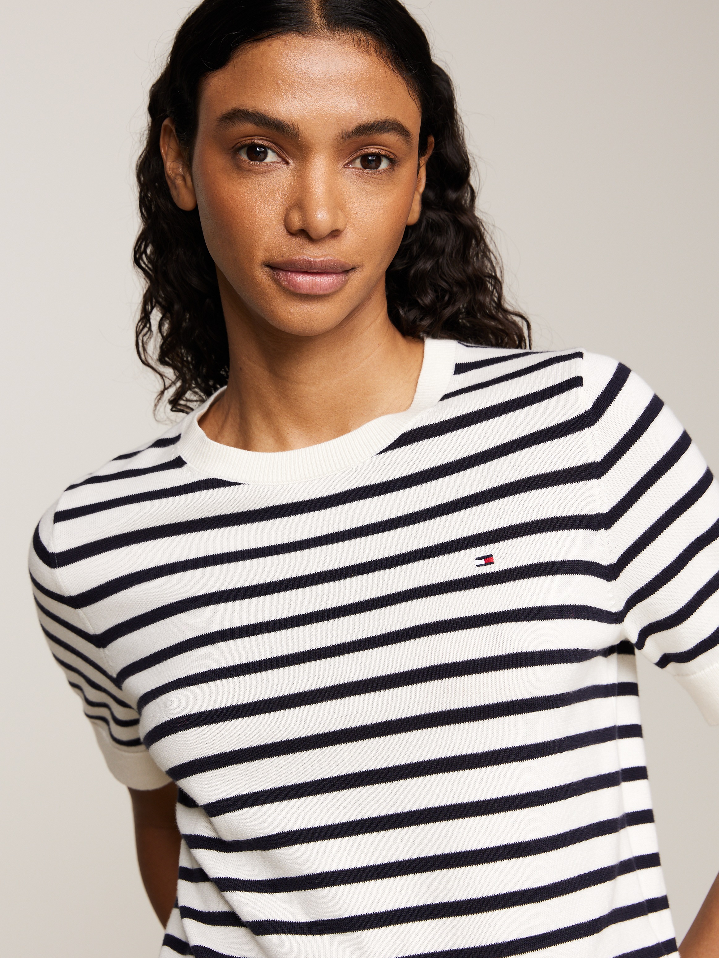 Tommy Hilfiger Kurzarmpullover »CO JERSEY STITCH C-NK SS SWEATER«, mit Logostickerei