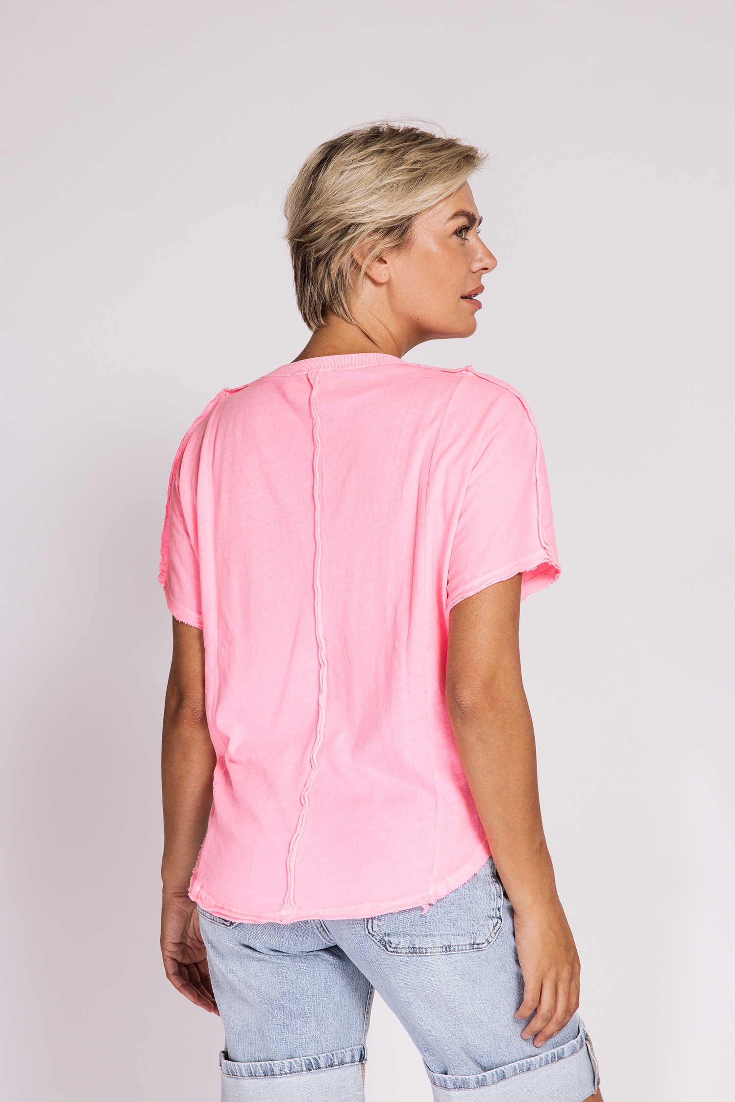 Zhrill Kurzarmshirt »RYA« Sommershirt mit V-Ausschnitt und ausgefransten Kanten