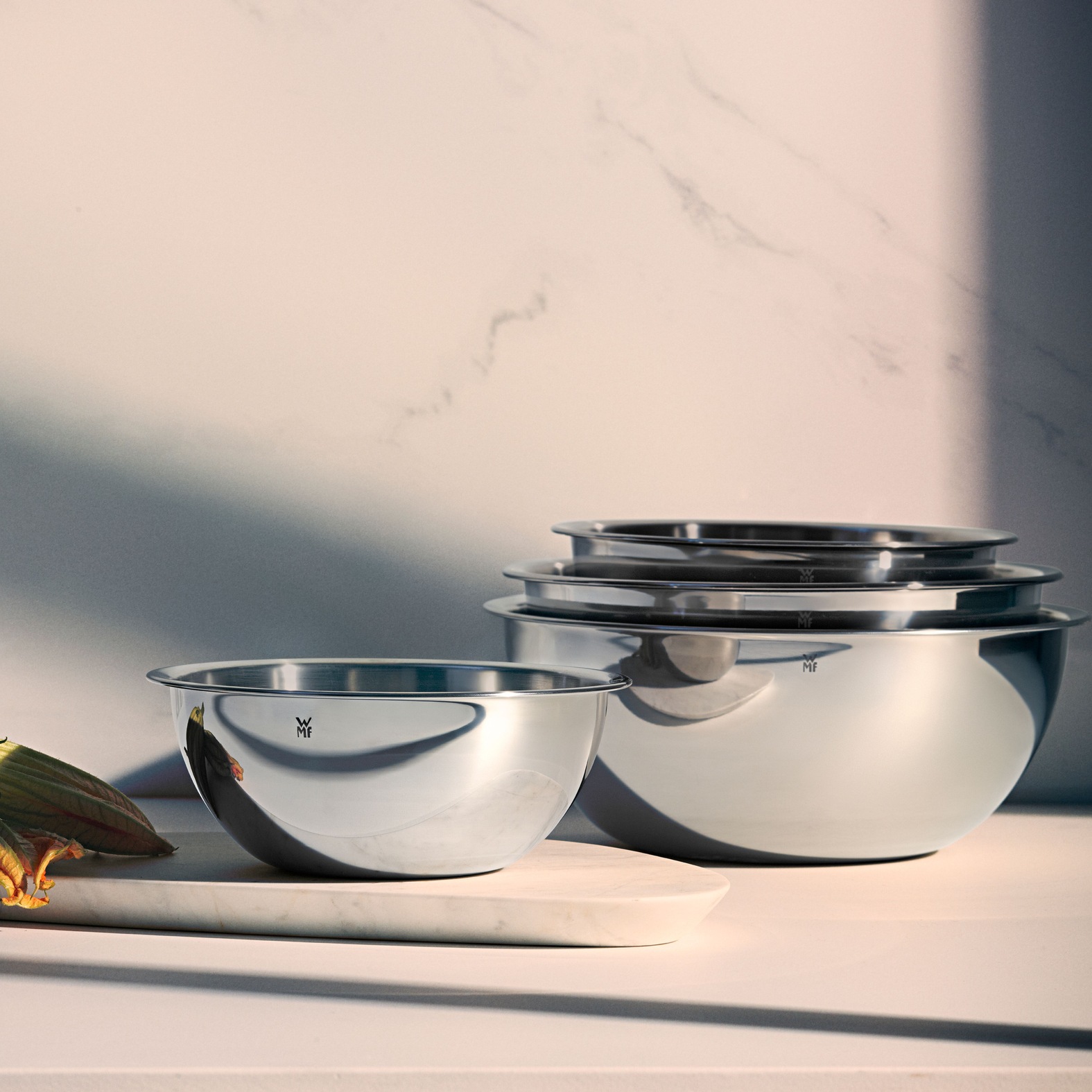 WMF Schüssel »Set Gourmet (Ø 16/18/22/24 cm), 360° Schüttrand, tropffreies Ausgießen« 4 Stk. aus Edelstahl vielseitig, stapelbar, platzsparende Aufbewahrung