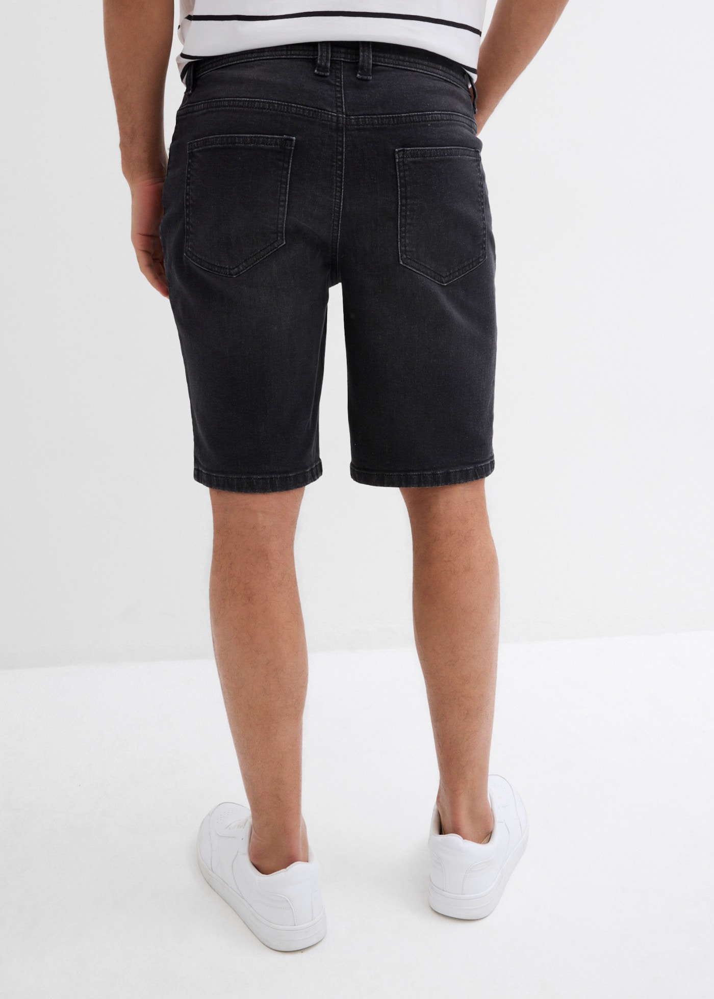 bonprix Jeansbermudas Packung, 2er, 2 mit Elasthan-Anteil, im Straight Fit, mit Used-Effekten, 5-Pocket-Form