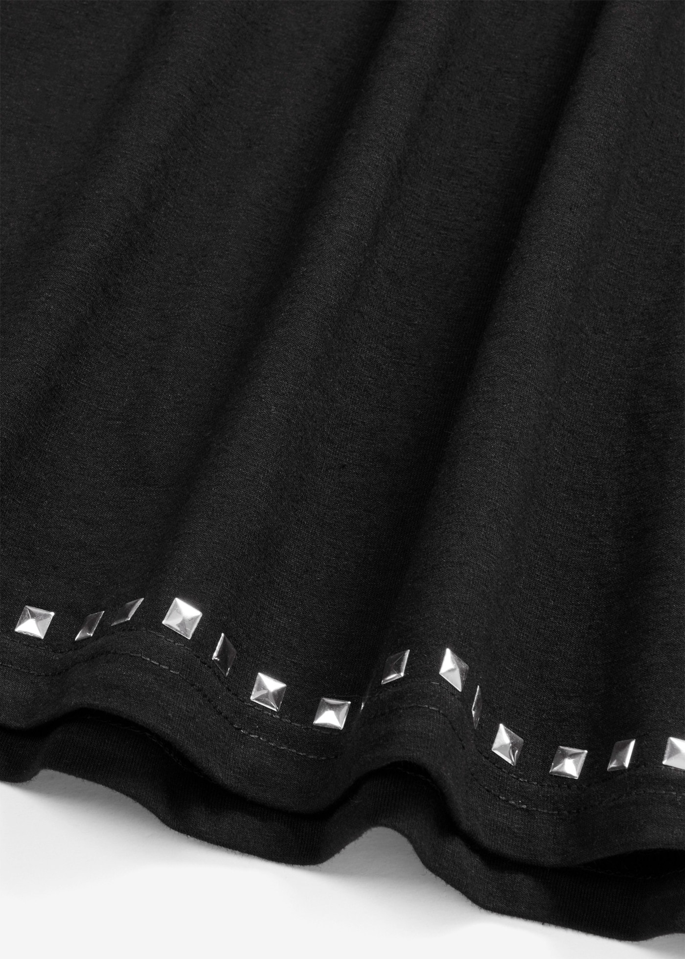 bonprix Longshirt bequeme Passform, mit Nietenapplikation, Kurzarm-Design