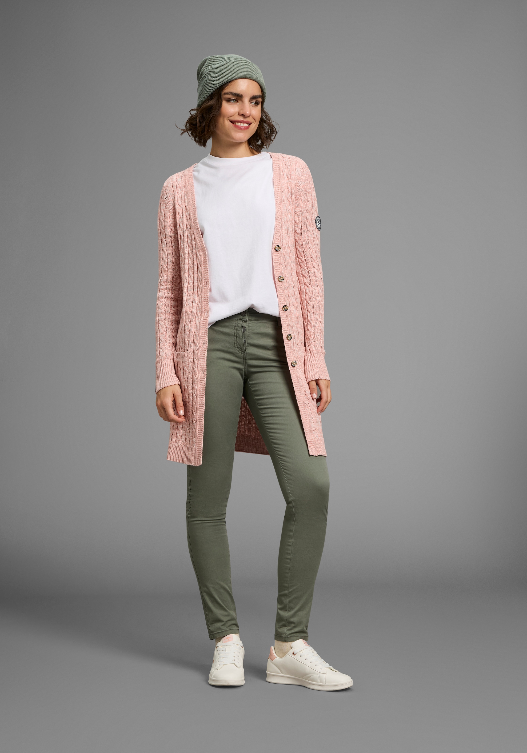 KangaROOS Longstrickjacke, mit trendigem Zopfmuster und Taschen