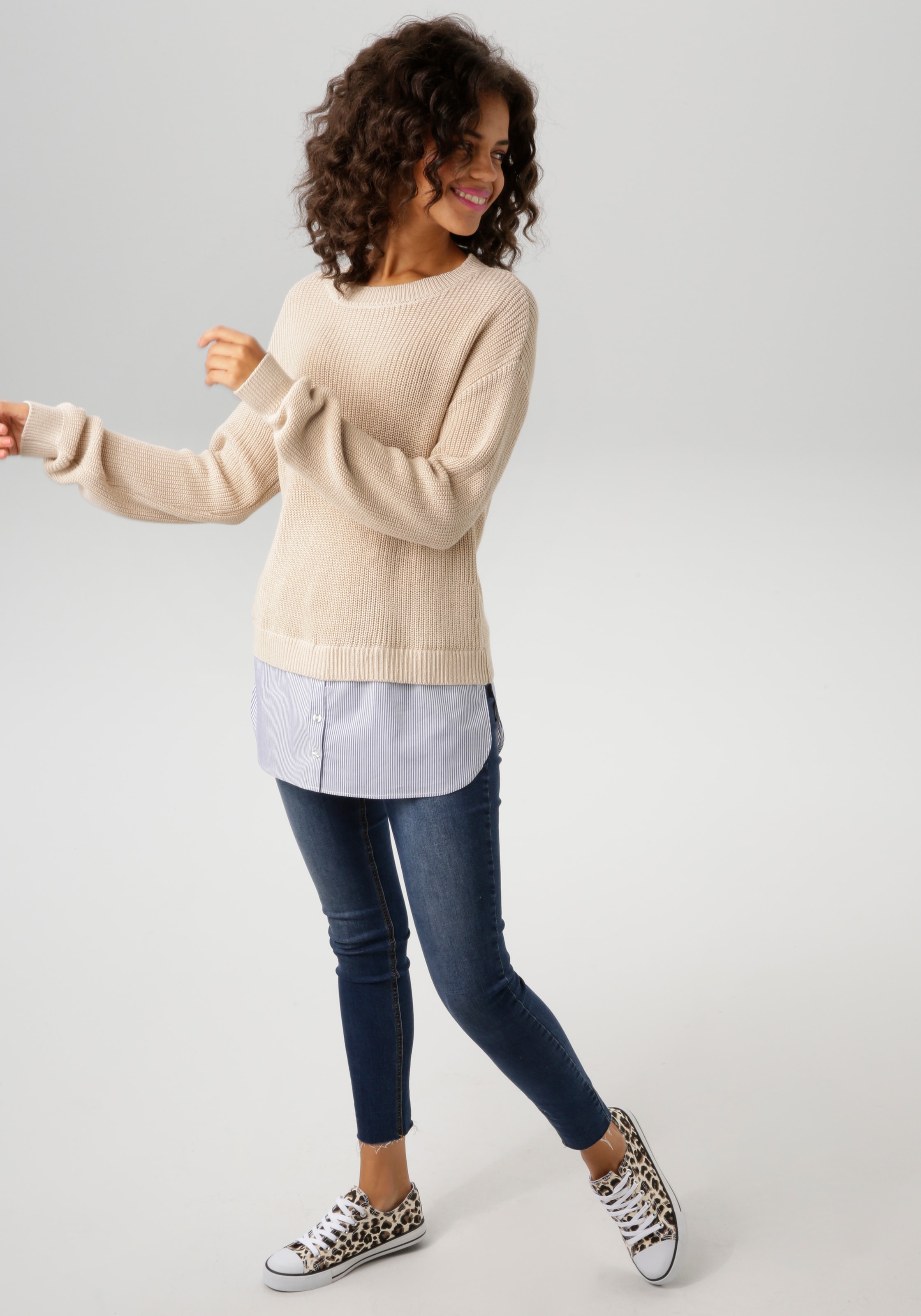 Aniston CASUAL Strickpullover, mit gestreiftem Bluseneinsatz am Saum - NEUE KOLLEKTION