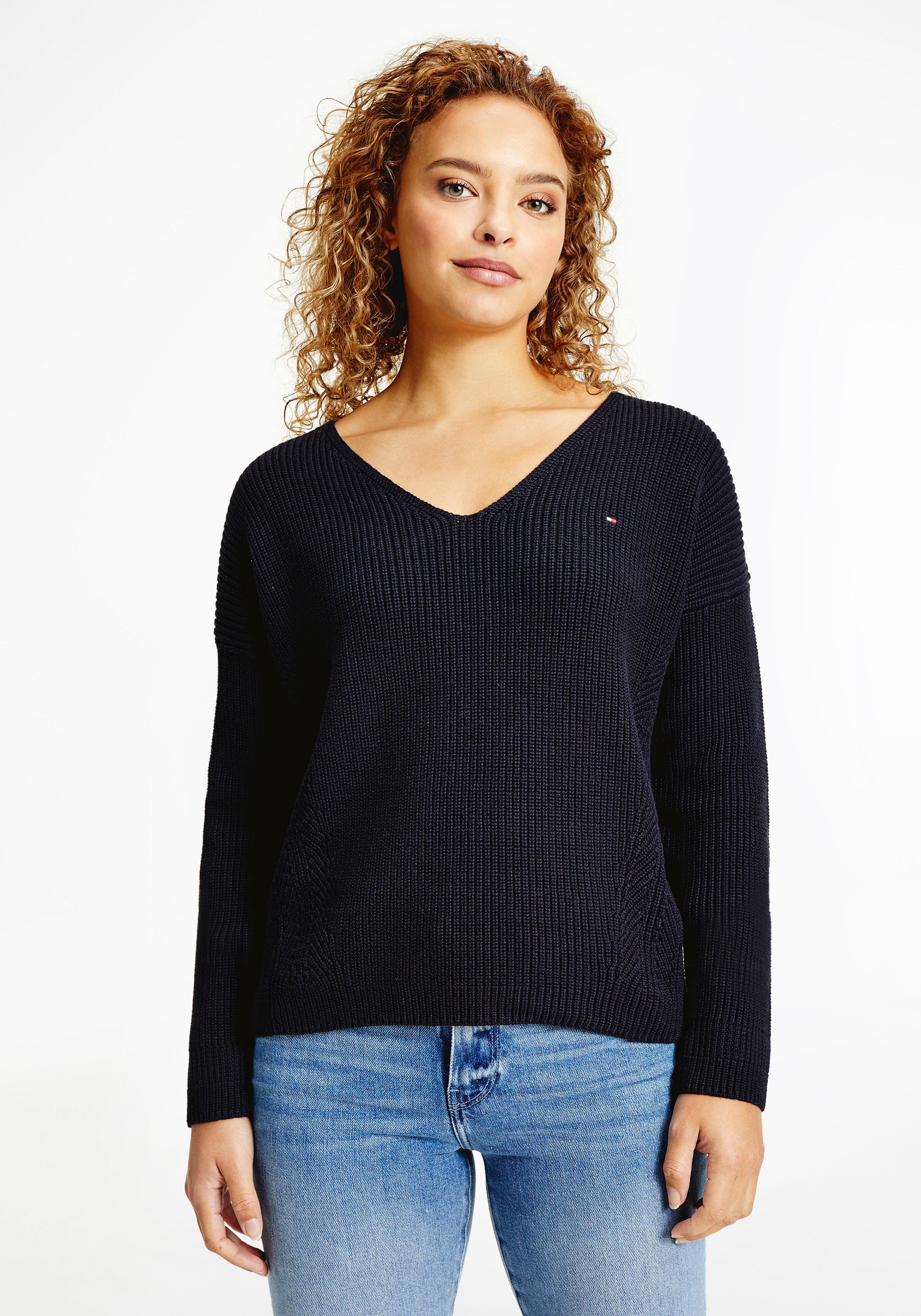 Tommy Hilfiger Strickpullover »HAYANA V-NK SWEATER«, mit Tommy Hilfiger Logo-Flag