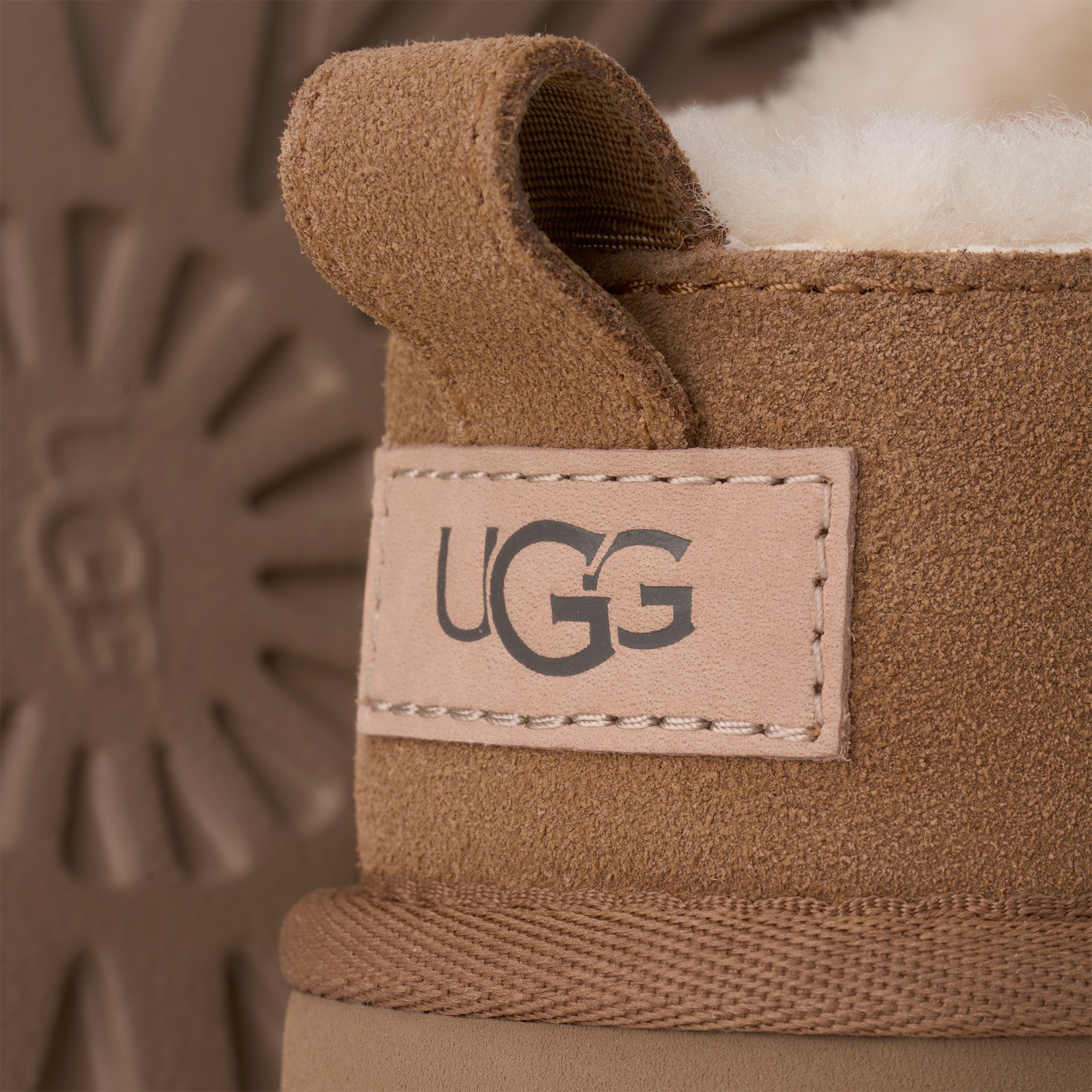 UGG Clog »CLASSIC MICRO«, Homeslippers, Pantoffel, Schlupfboot im neuen Design