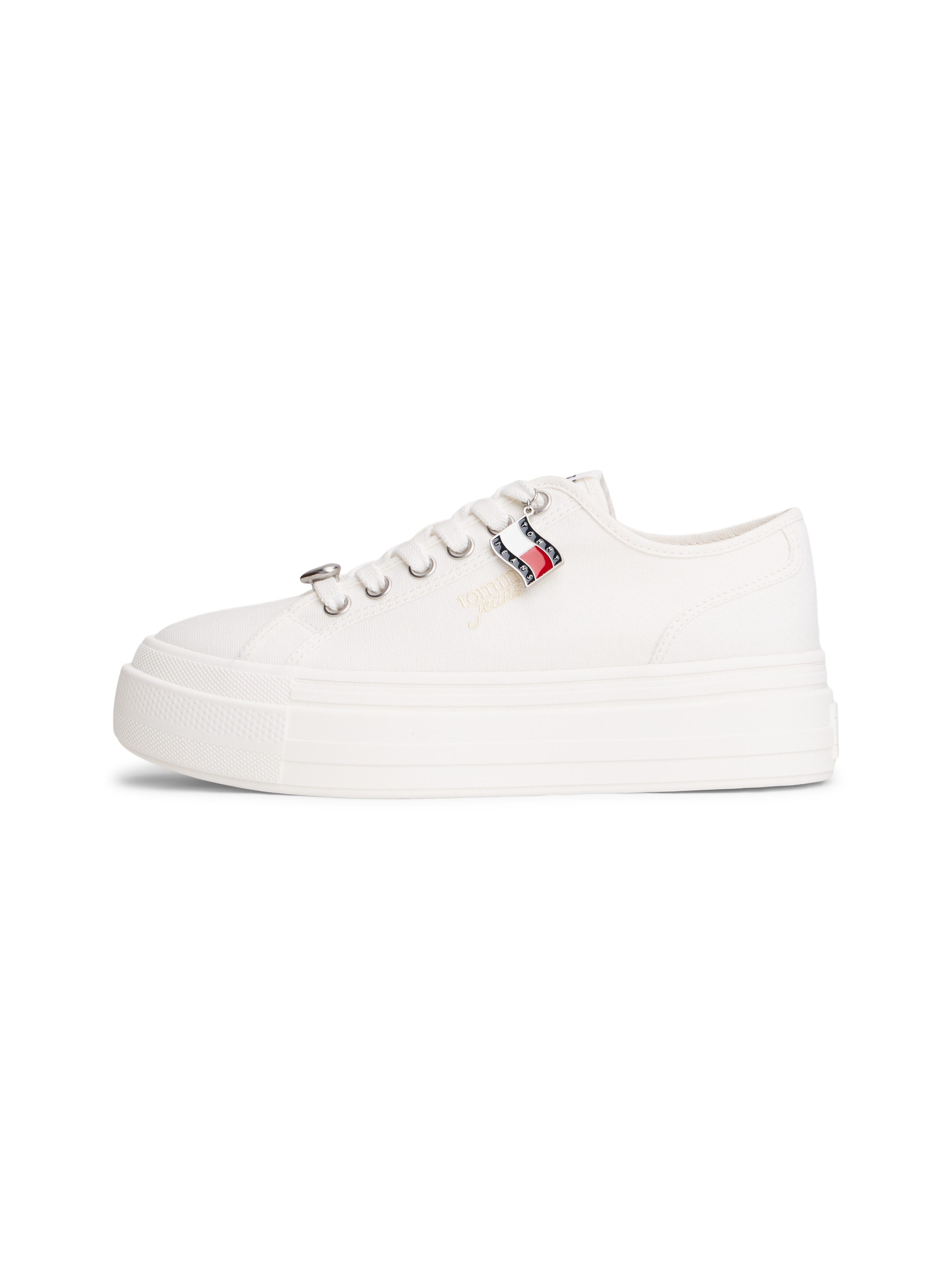 Tommy Jeans Plateausneaker »TJW FLATFORM SNEAKER CHARMS«  Halbschuh, Schnürer, Freizeischuh mit kleiner TJ-Flagge als Anhänger