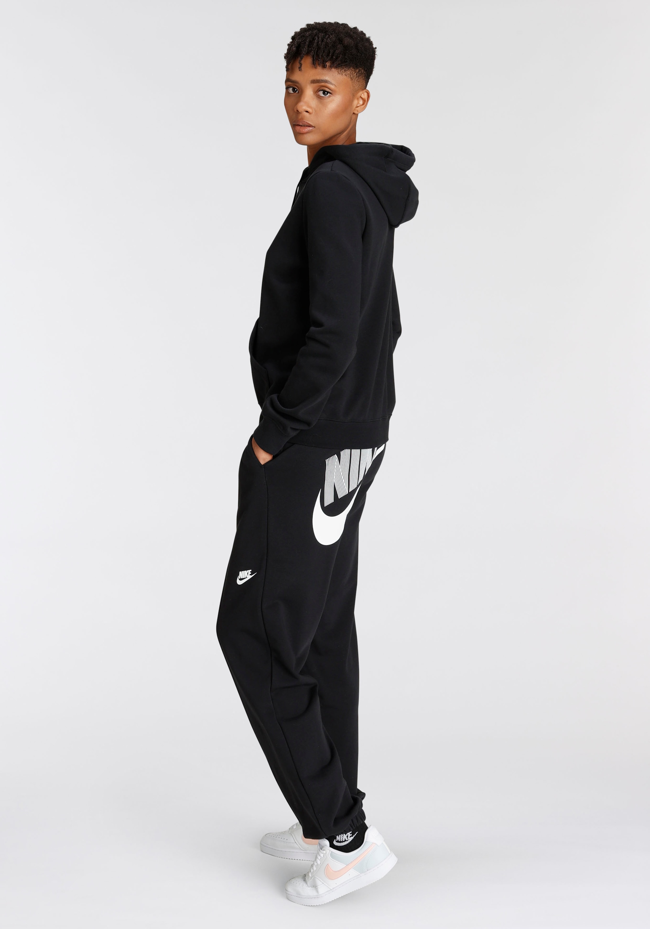 Nike Sportswear Kapuzensweatshirt »CLUB FLEECE WOMEN'S PULLOVER HOODIE«, Damen Kapuzenpullover aus weichem Fleece Material