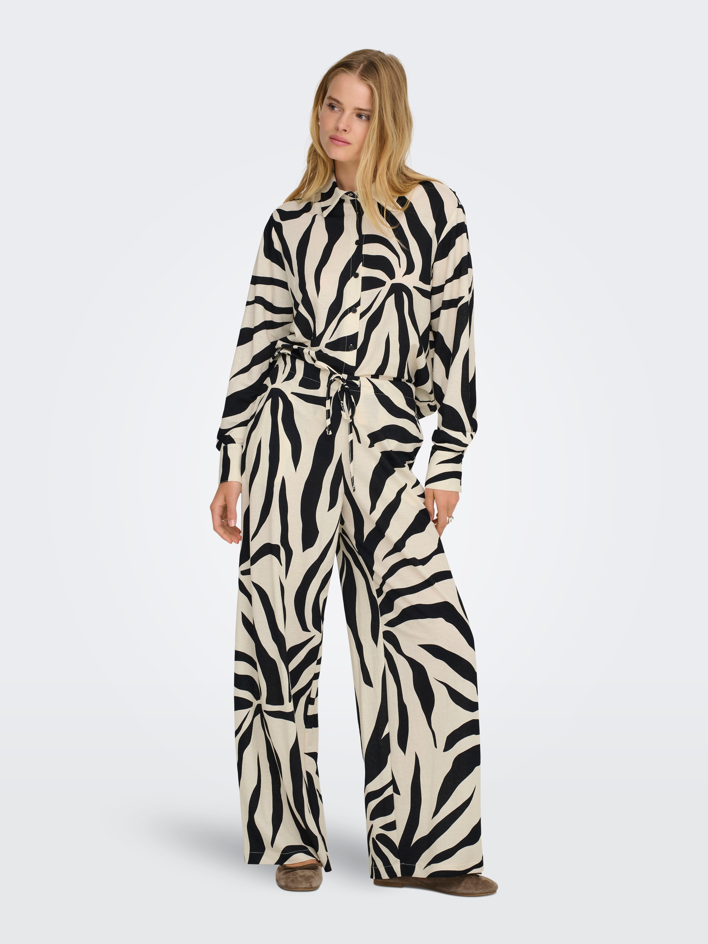 ONLY Schlupfhose »ONLSAKURA LOOSE PULL UP PANTS WVN«  Viskosemischung, loose fit