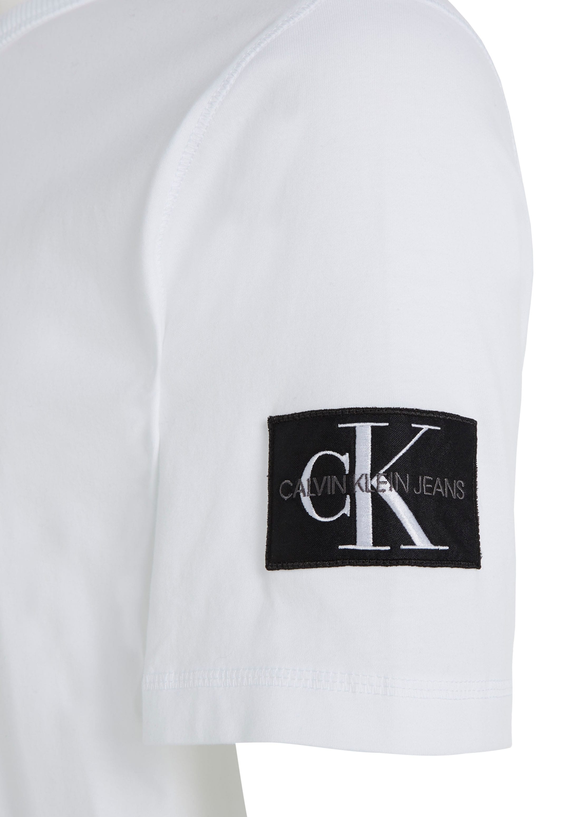 Calvin shoppen mit bei Calvin Klein Brust OTTO »SEASONAL TEE«, auf Jeans Logoschriftzug online T-Shirt der Klein MONOLOGO