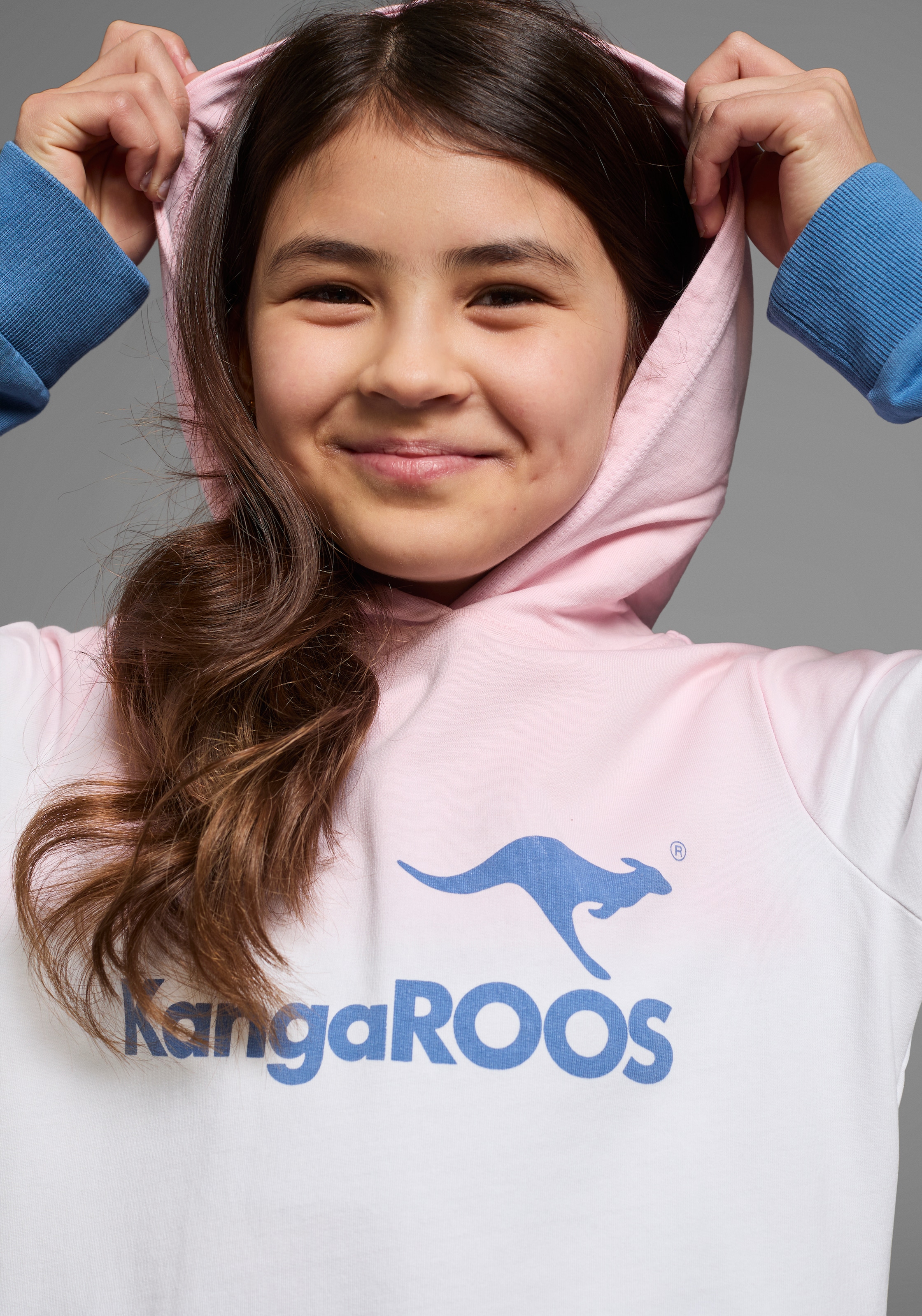 KangaROOS Kapuzensweatshirt », Longsweatshirt mit Farbverlauf«, Langarm mit Bündchen, taillierter Schnitt, mit Logodruck