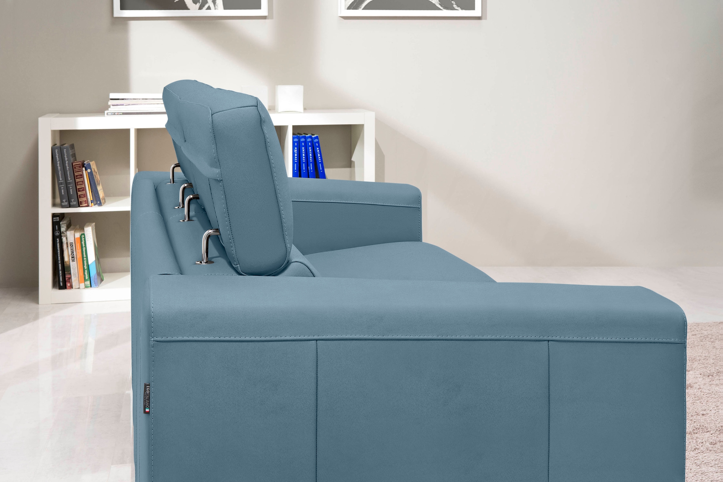 Egoitaliano Schlafsofa »Cabiria, Design und super Sitz- und Liegekomfort«, Sofa inkl. Schlaffunktion, Kopfteile verstellbar, mit Metallfüßen