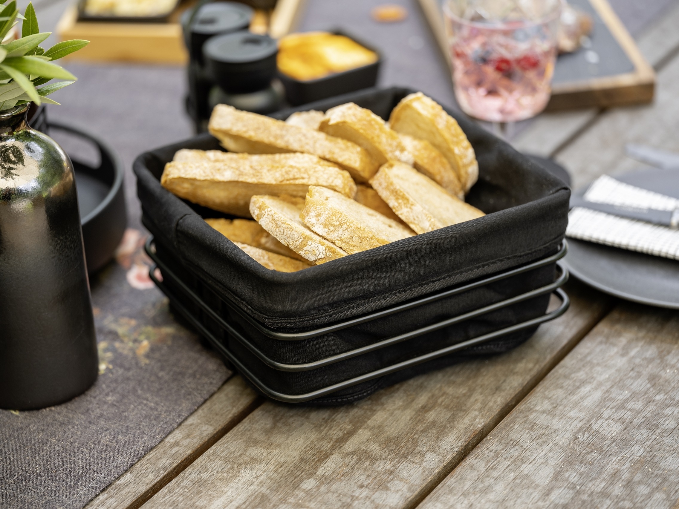 WENKO Brotkorb »Modell Premium Square« Set, 2 tlg. tlg. robustem Korbgestell mit herausnehmbarer Einlage