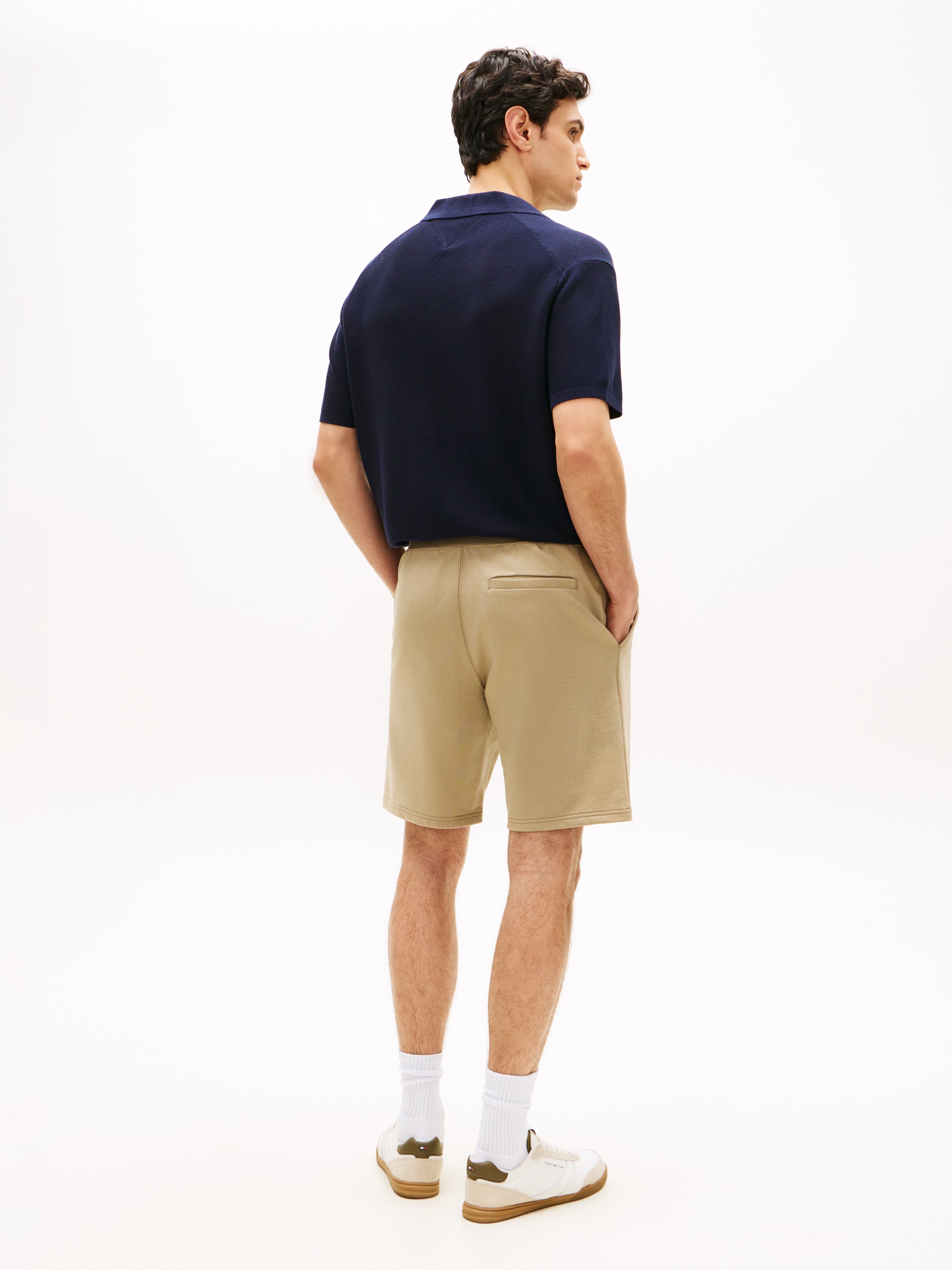 Tommy Hilfiger Sweatshorts »TOMMY LOGO«  Regular fit mit elastischem Bund