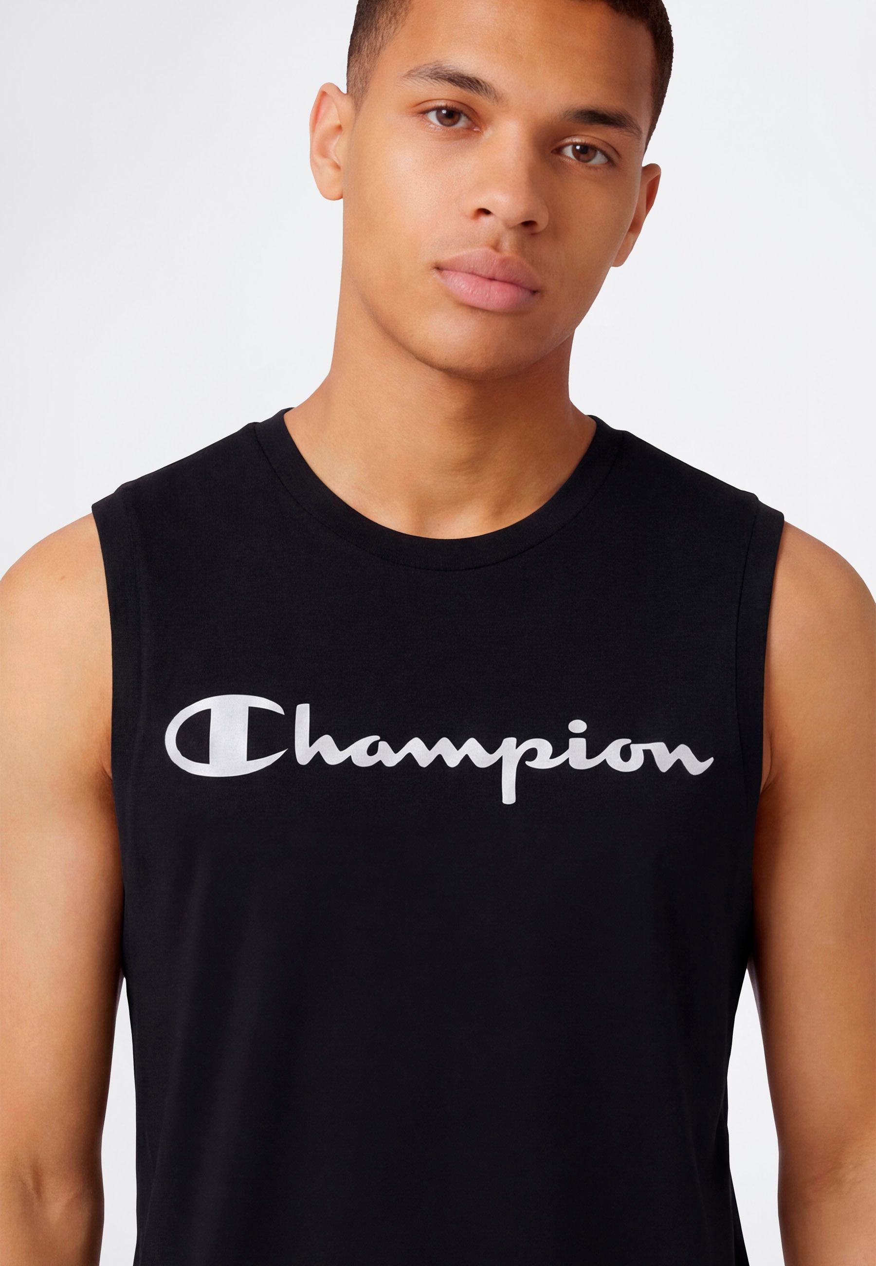Champion Tanktop »BASICS Sleeveless T-Shirt Large Logo« sportliche Schnittform, sportlicher Stil, mit Rundhalsausschnitt