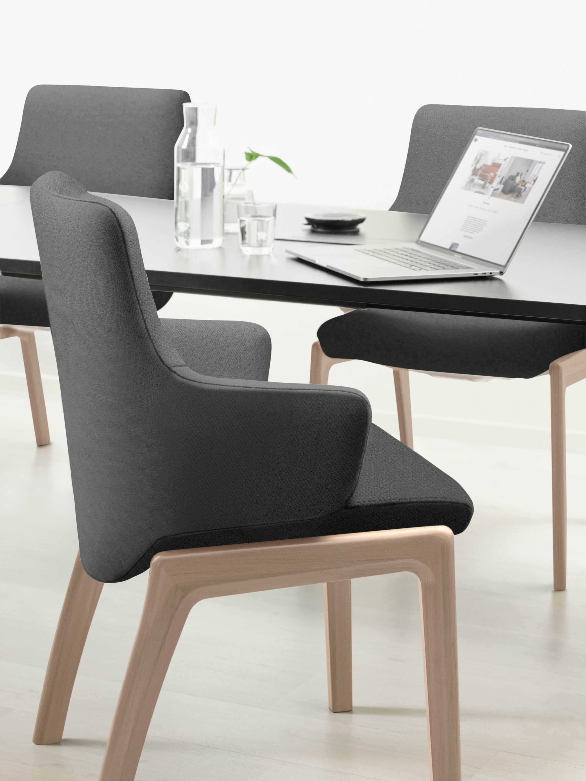 Stressless® Polsterstuhl »Laurel«, ROHLEDER Stoff Q2 FARON, Low Back mit Armlehne, Größe L, mit abgerundeten Beinen in Eiche natur