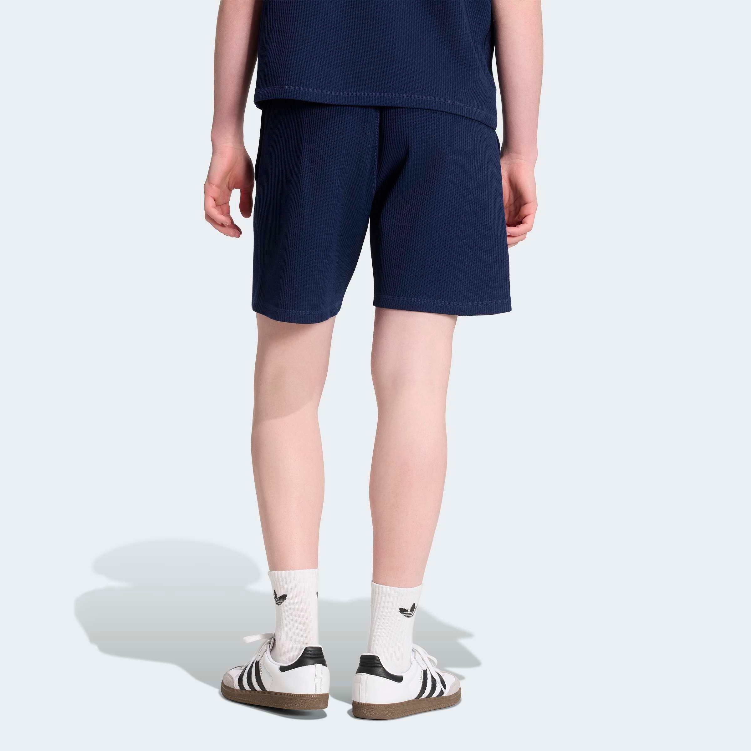 adidas Originals Shorts »TREFOIL ESSENTIALS WAFFELSTRICK«  sportlicher Stil, lässige Passform, für Erwachsene