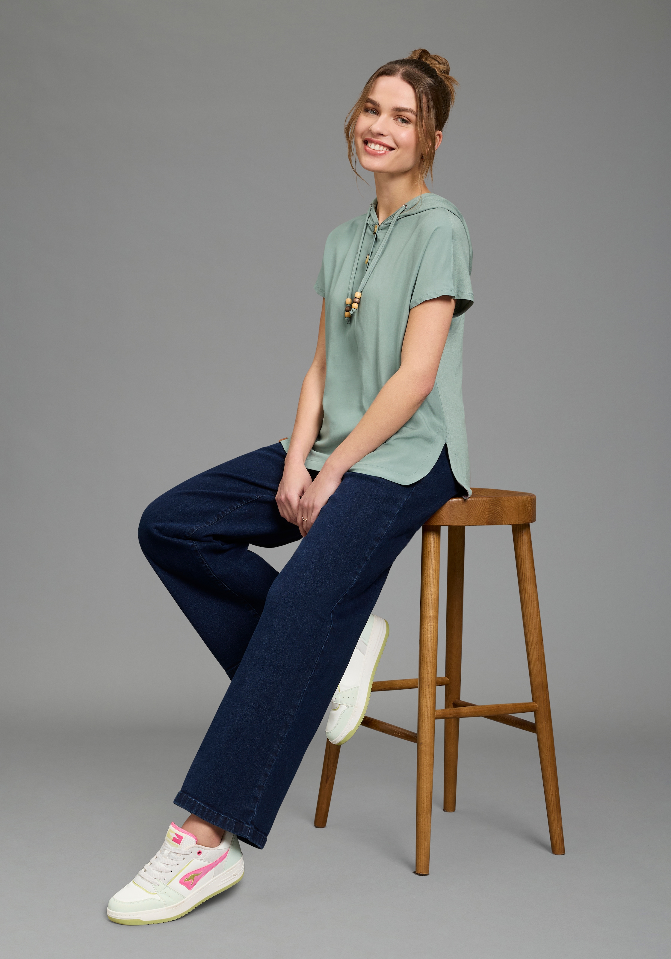 KangaROOS Shirtbluse figurumspielendes Blusentop, mit angeschnittenen Ärmeln