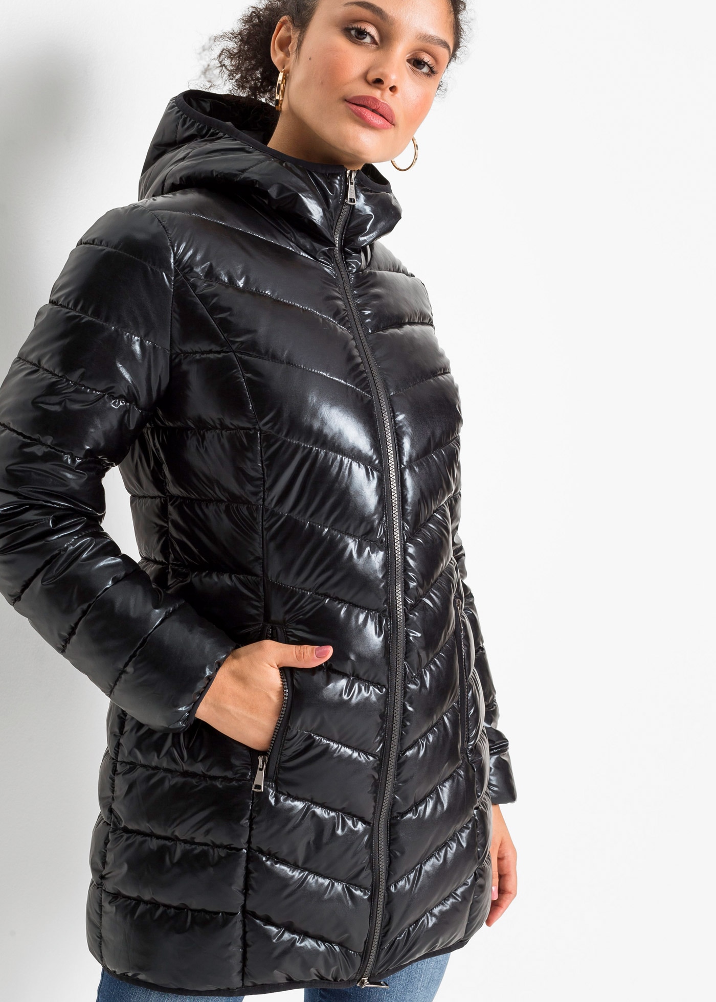 bonprix Steppjacke femininer Stil, aus Polyester, mit Kapuze, lockere Passform