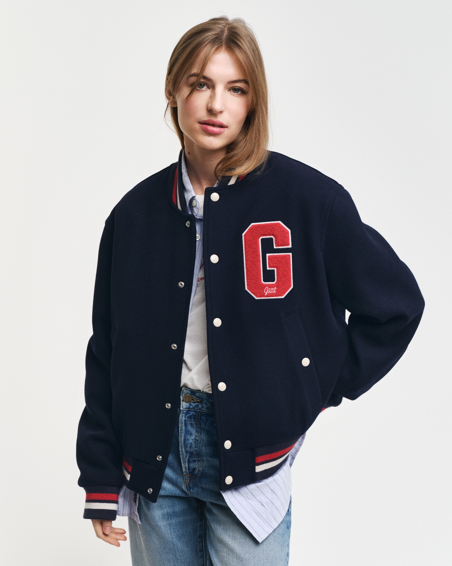 Gant Collegejacke »WOOL MIX VARSITY JACKET«, auf Brust und Rücken prangen Badges im...