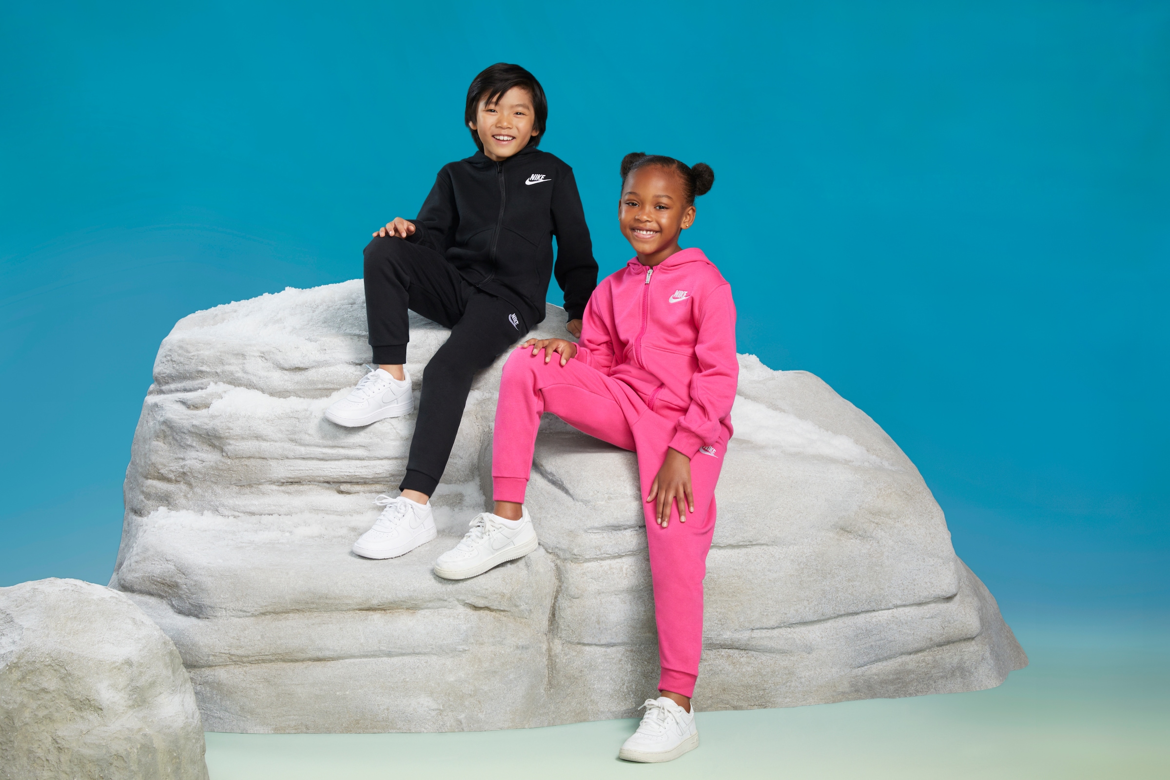 Nike Sportswear Jogginganzug »LBR FZ CLUB SET« Set, 2 tlg. zweiteiliges Set, für Kinder, aus Baumwolle und Polyester
