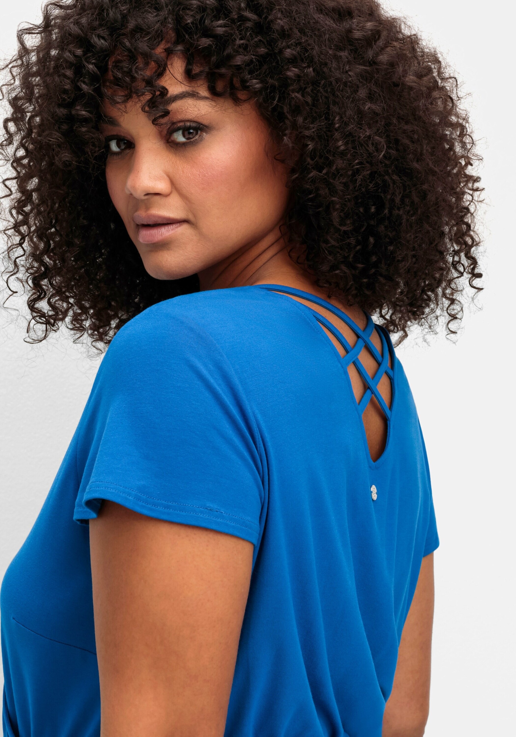 Sheego Sommerkleid »Jerseykleid Jerseykleid mit Rückenausschnitt« Ohne Taschen in Wickeloptik mit raffiniertem Rückenausschnitt