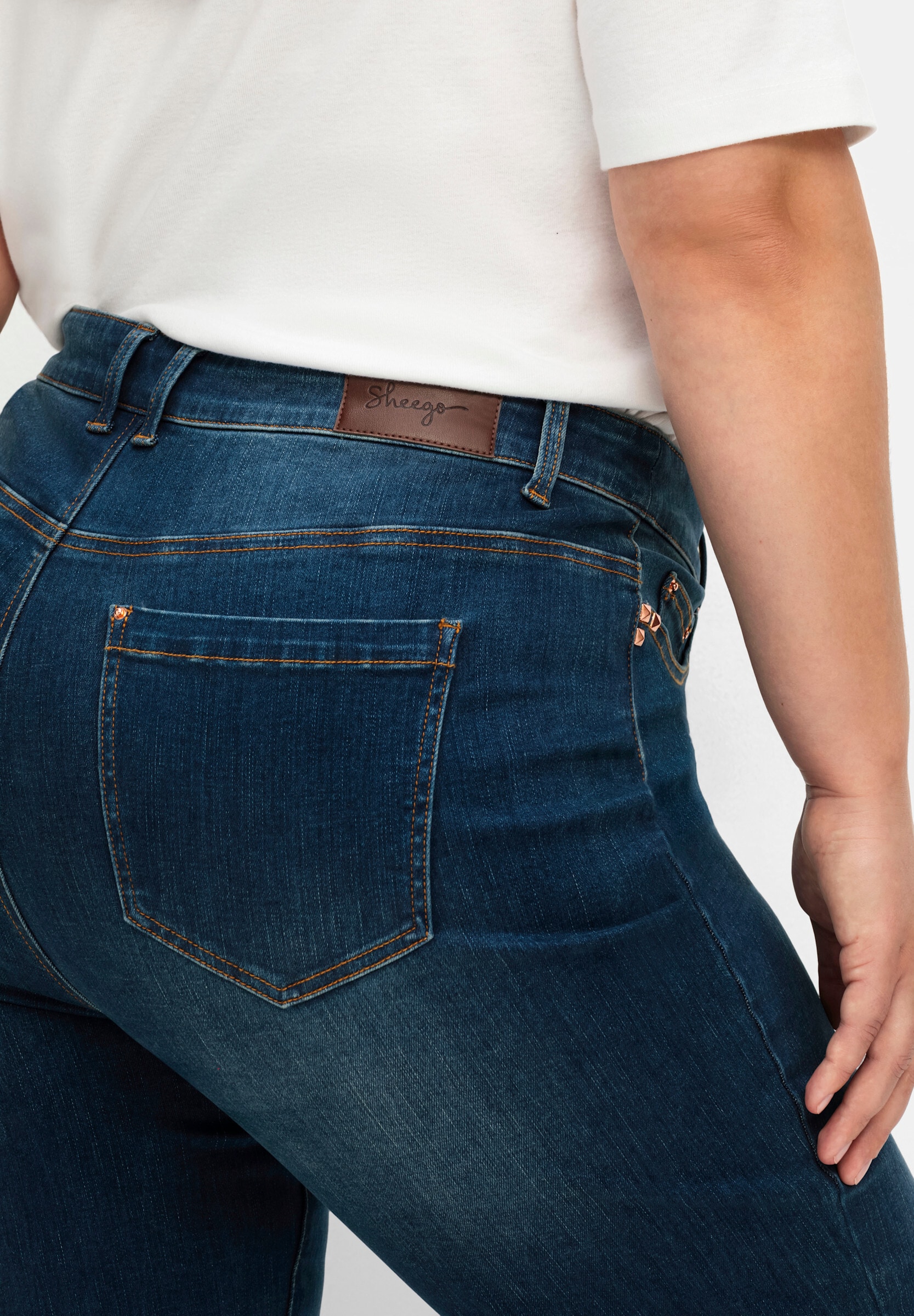 Sheego Bootcut-Jeans »Bootcut-Jeans Jeans mit Bodyforming-Effekt, Bootcut« mit Bodyforming-Effekt