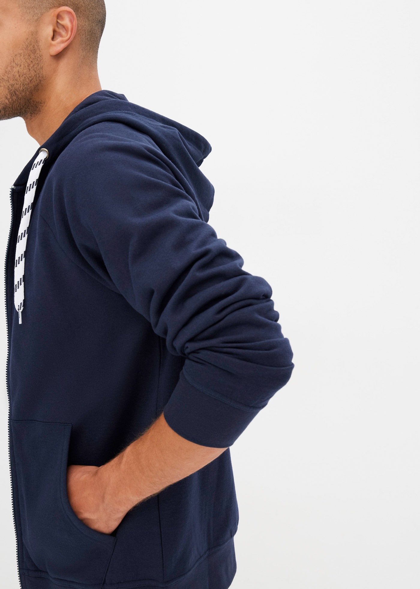 bonprix Kapuzensweatjacke »Kapuzen-Sweatjacke mit Kontrastdetails« Kapuzen-Sweatjacke mit Kontrastdetails