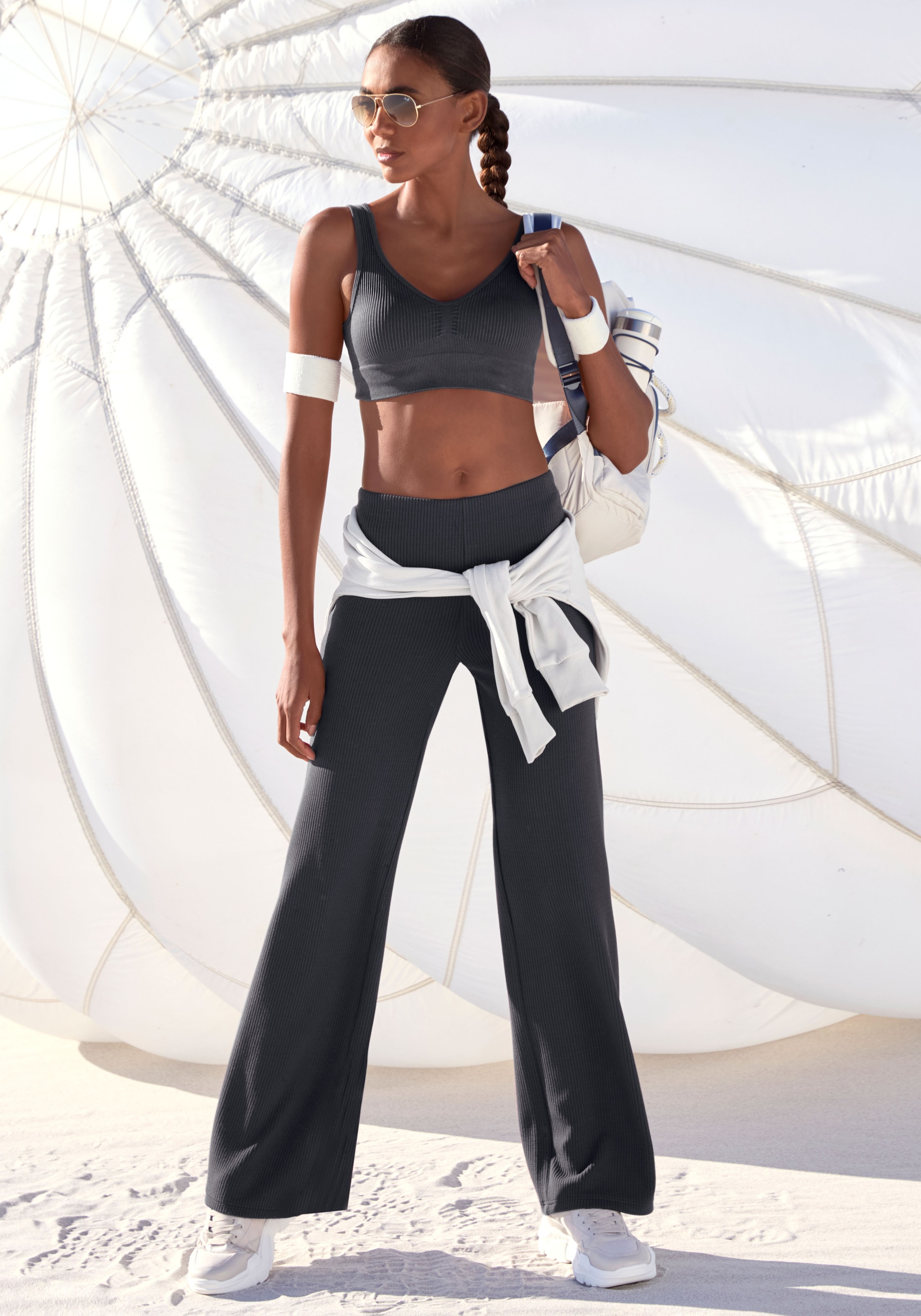 LASCANA ACTIVE Sporthose  aus elastischer Rippstruktur