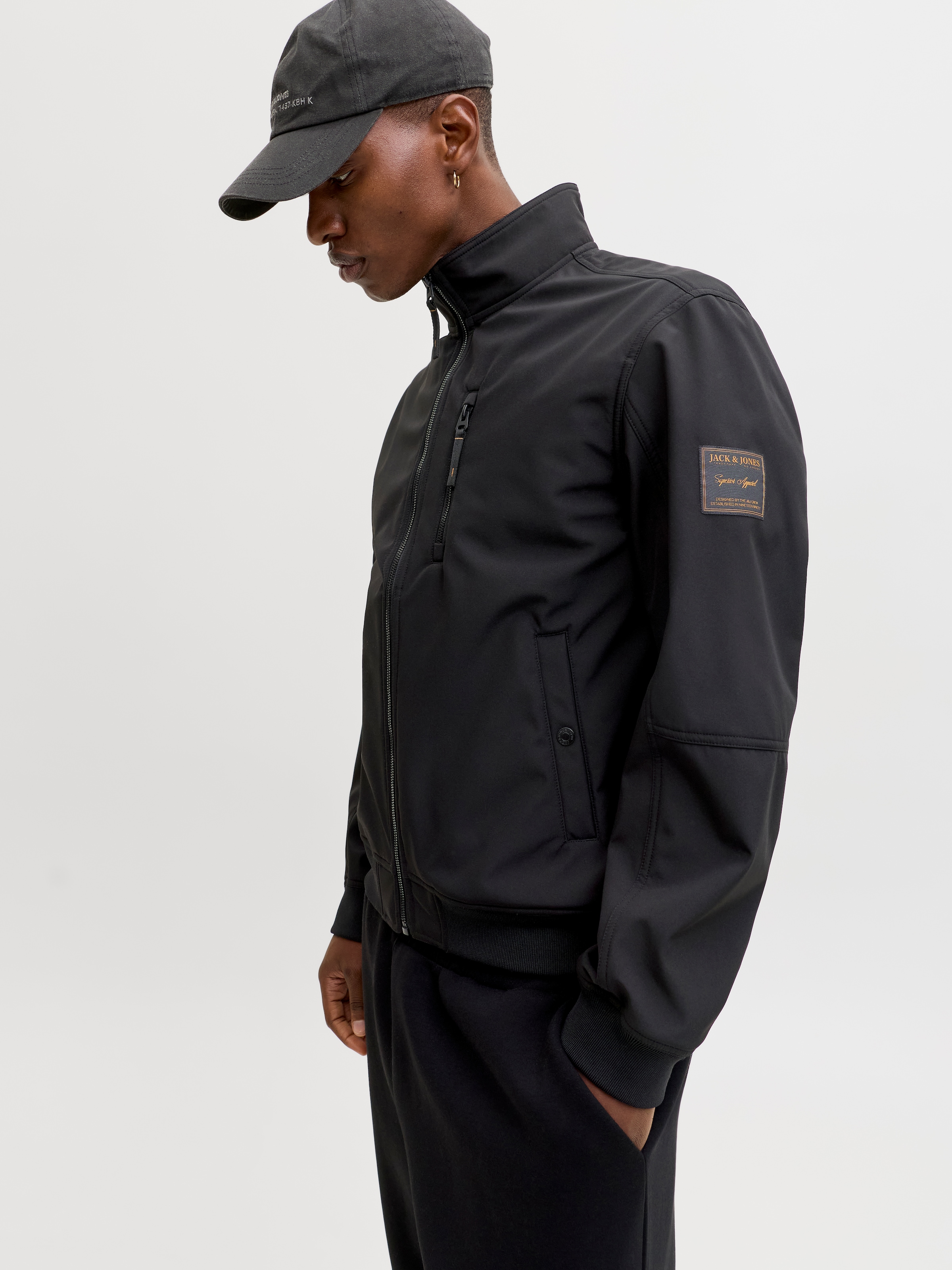 Jack & Jones Softshelljacke »JJEPARKER SOFTSHELL BOMBER SN« mit Brust-Reißverschluss