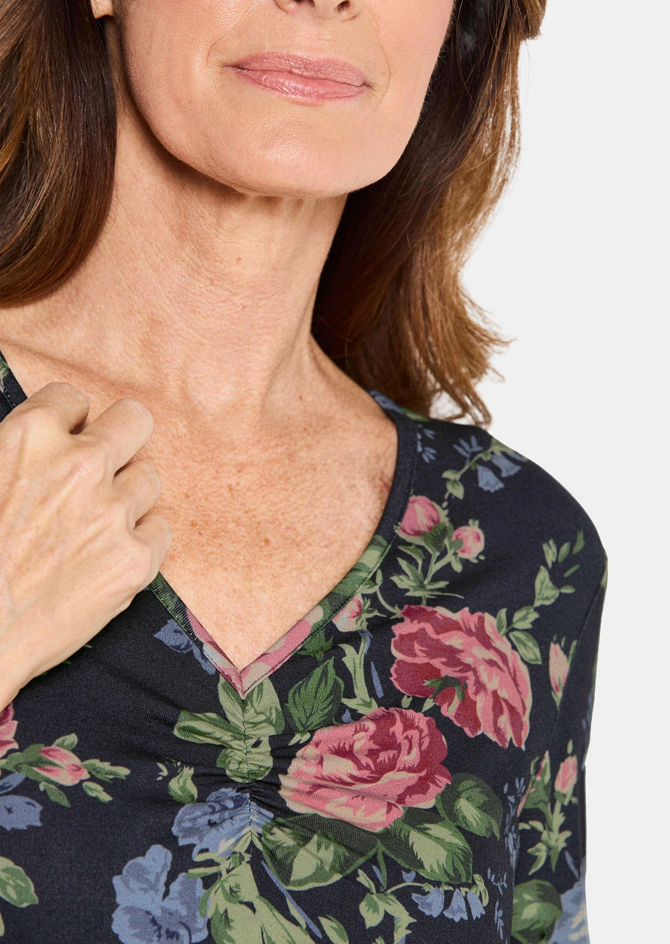 GOLDNER Kurzarmshirt »Kurzgröße Elegantes Druckshirt mit Blumenmuster« stretchbequemer Viskosejersey