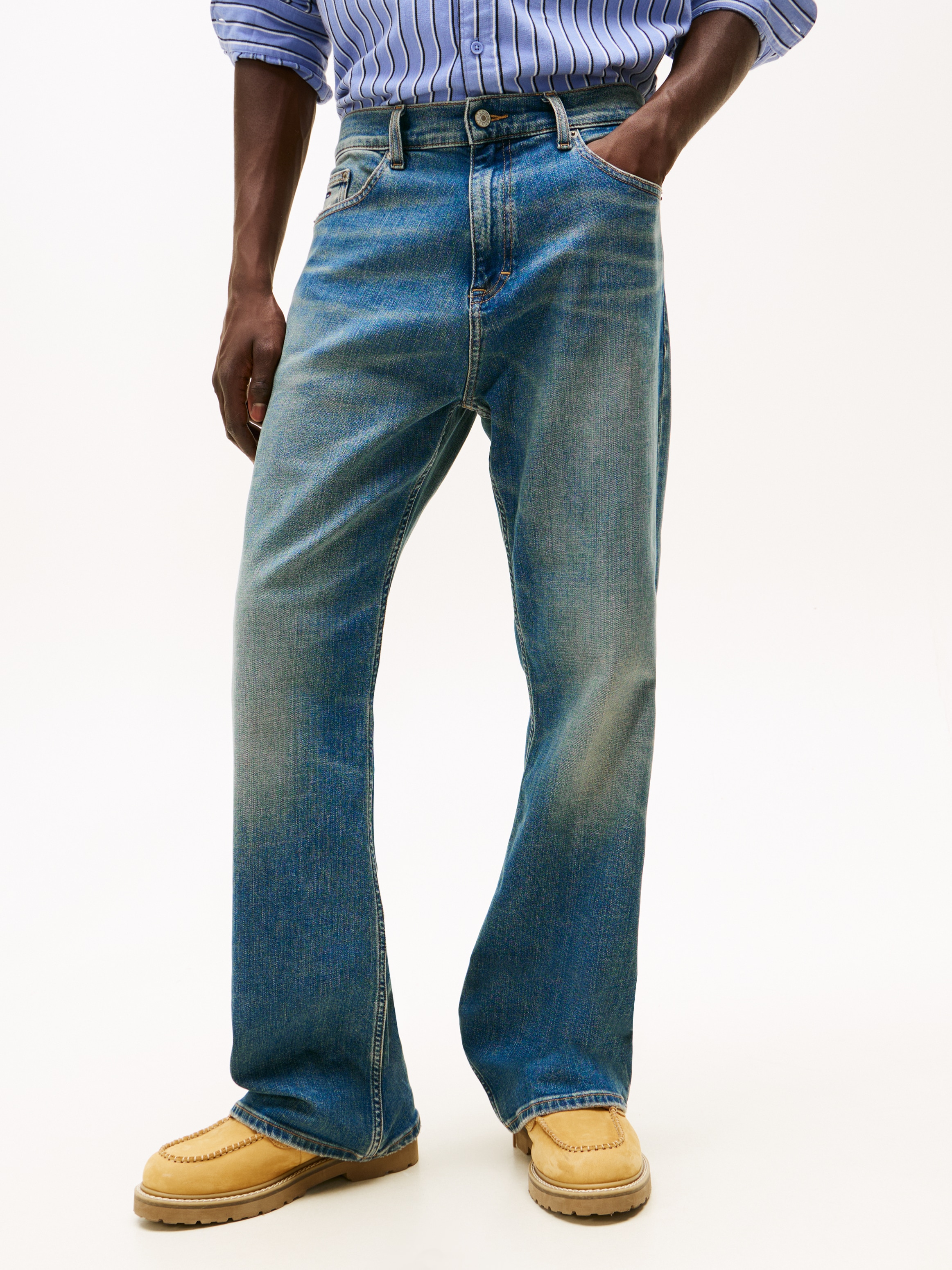 Tommy Jeans Bootcut-Jeans »ROBBIE« mit Fade-Effekten, relaxed fit