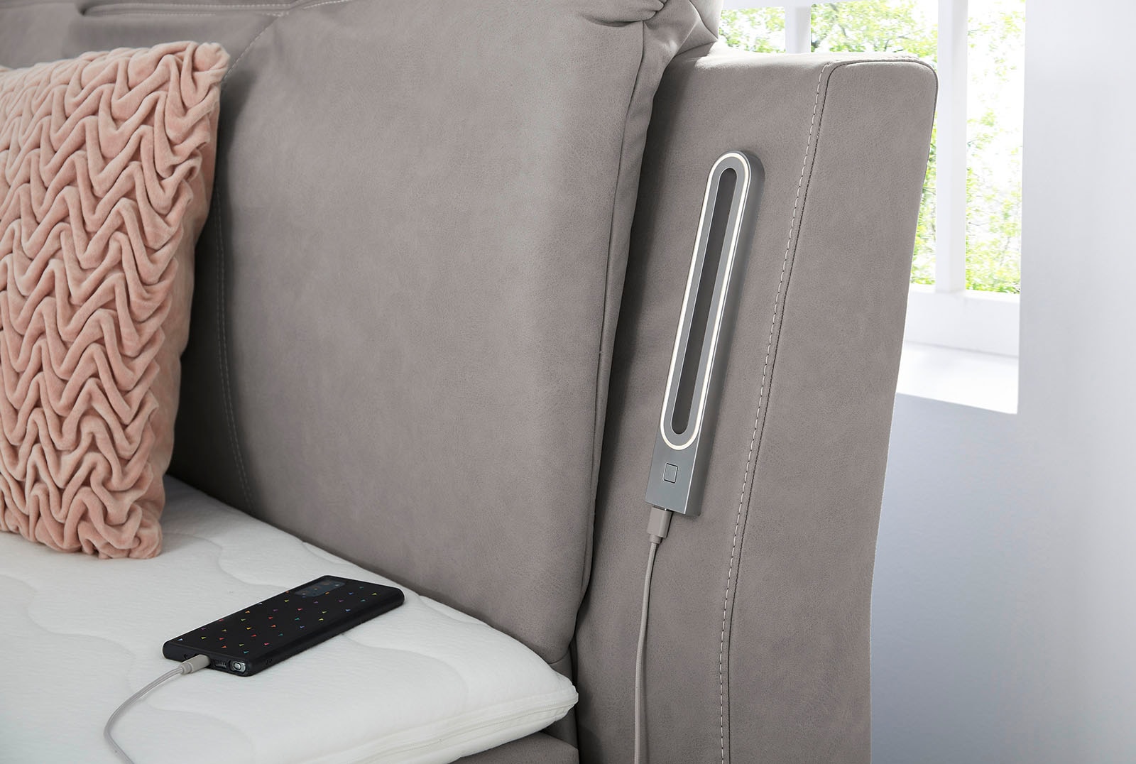 Jockenhöfer Gruppe Boxspringbett »Movie Star«, mit versenkbarem TV-Lift, Fernbedienung, LED-Licht, USB-Ladestation und verstellbaren Kopfstützen