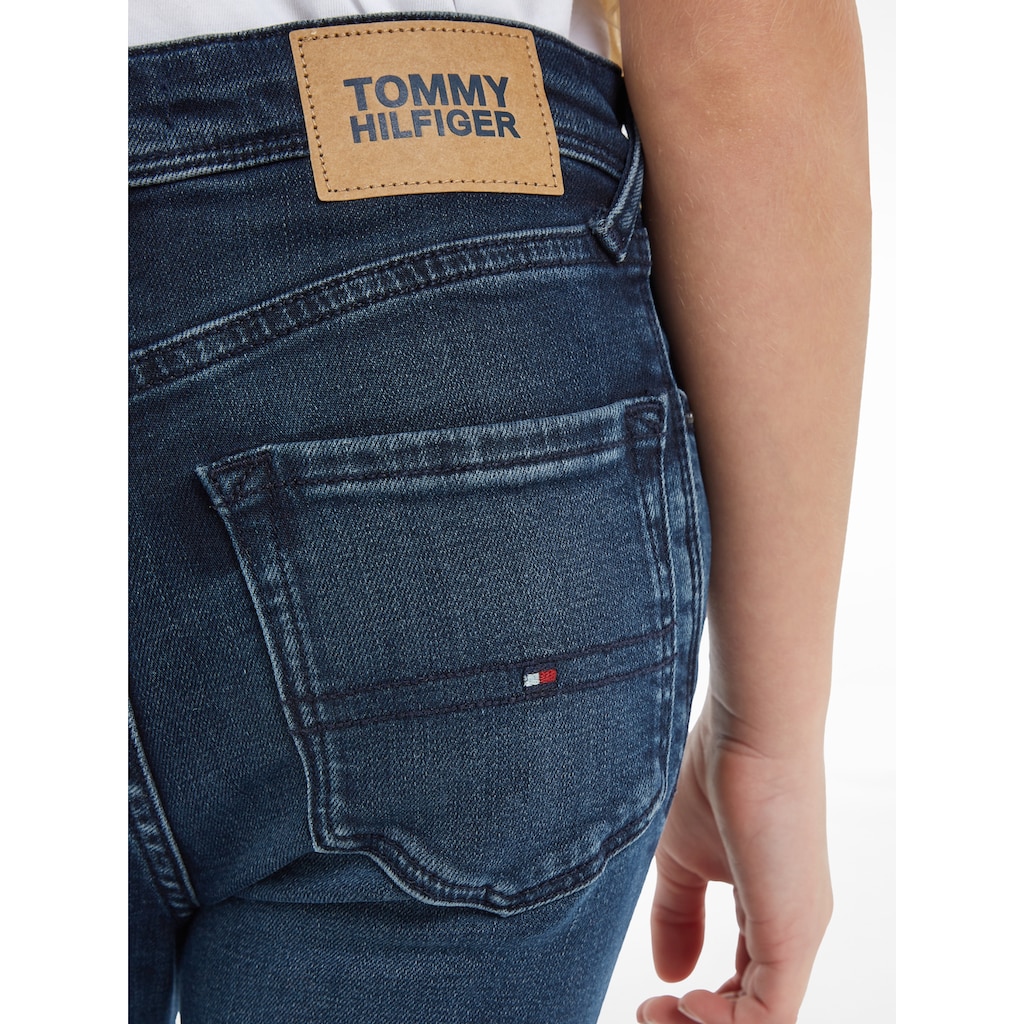 Tommy Hilfiger Straight-Jeans »SCANTON Y DARK BLUE«, Kinder Kids Junior MiniMe,mit Leder-Brandlabel am hinteren Bund