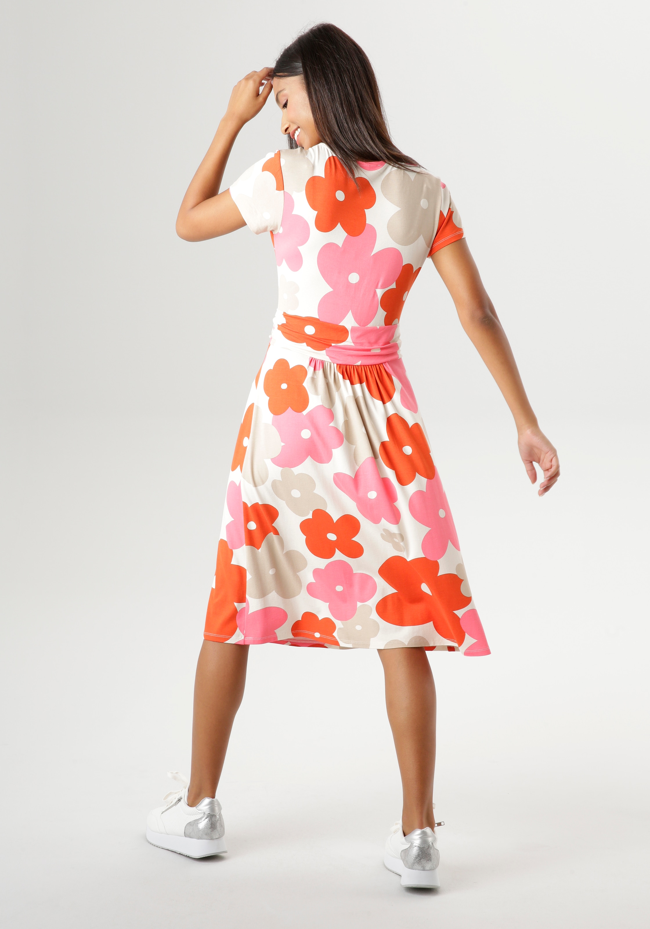 Aniston SELECTED Sommerkleid, mit grafischem NEUE Blumendruck OTTOversand KOLLEKTION Jedes - ein - Teil bei Unikat