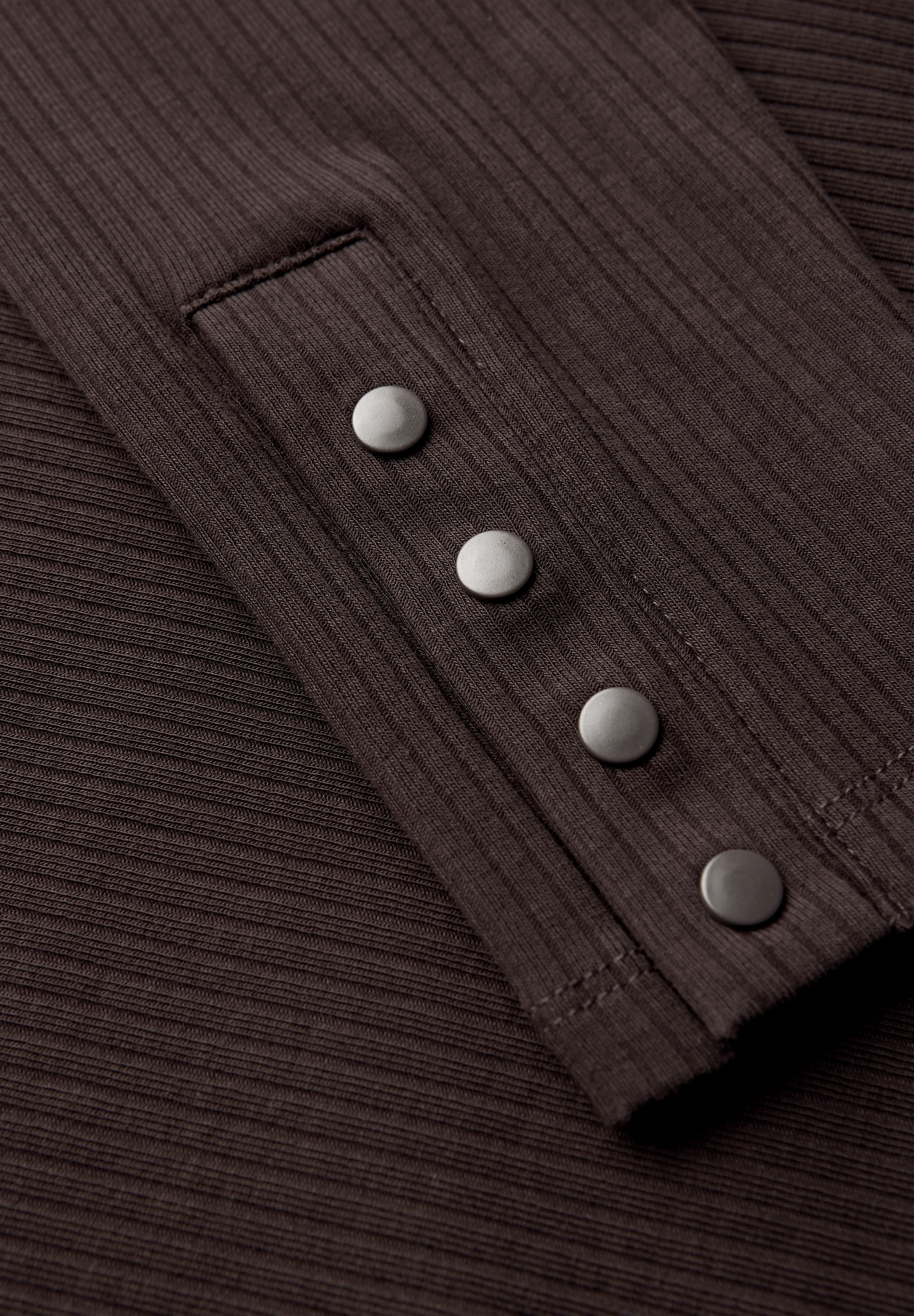 STREET ONE Langarmshirt, mit Rippstruktur und Langarm mit Knopfdetail