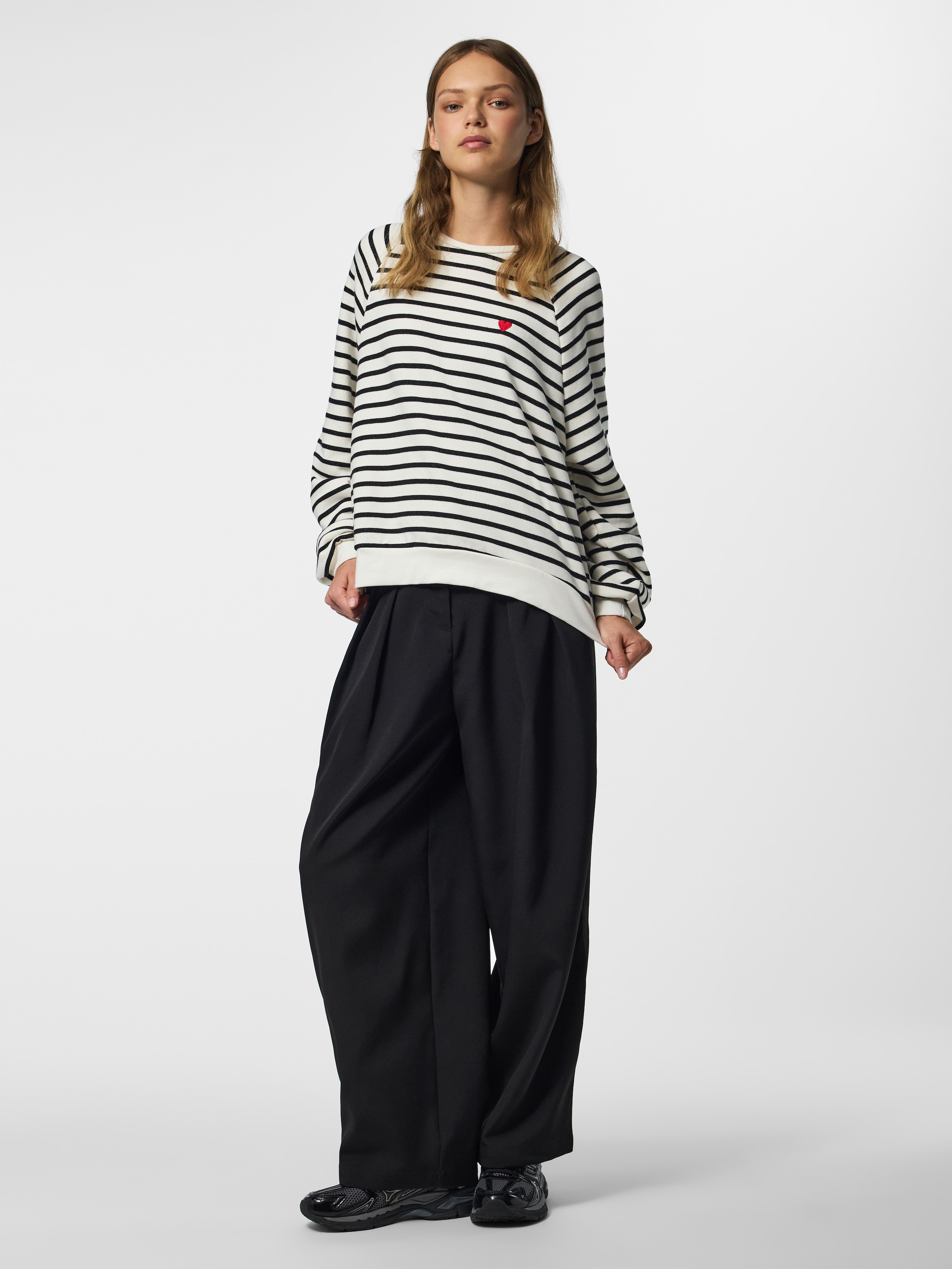 pieces Sweatshirt »PCGRETA LS EMB UB SWEAT FC«, Baumwollmischung, regular fit
