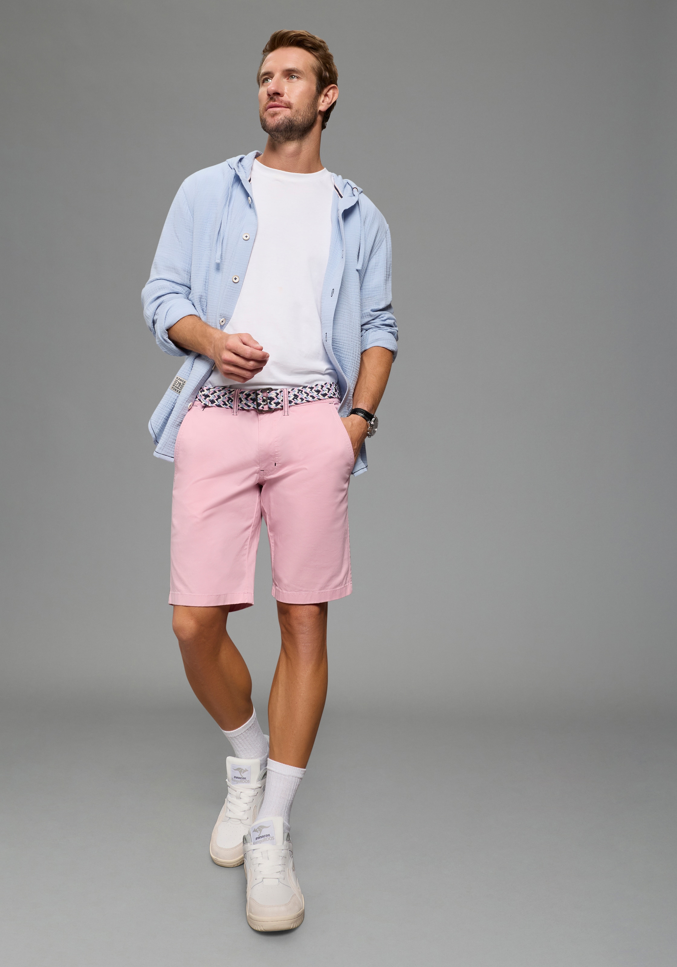 KangaROOS Chinoshorts  gerade geschnitten, kniefrei, mit Gesäß- und Eingrifftaschen