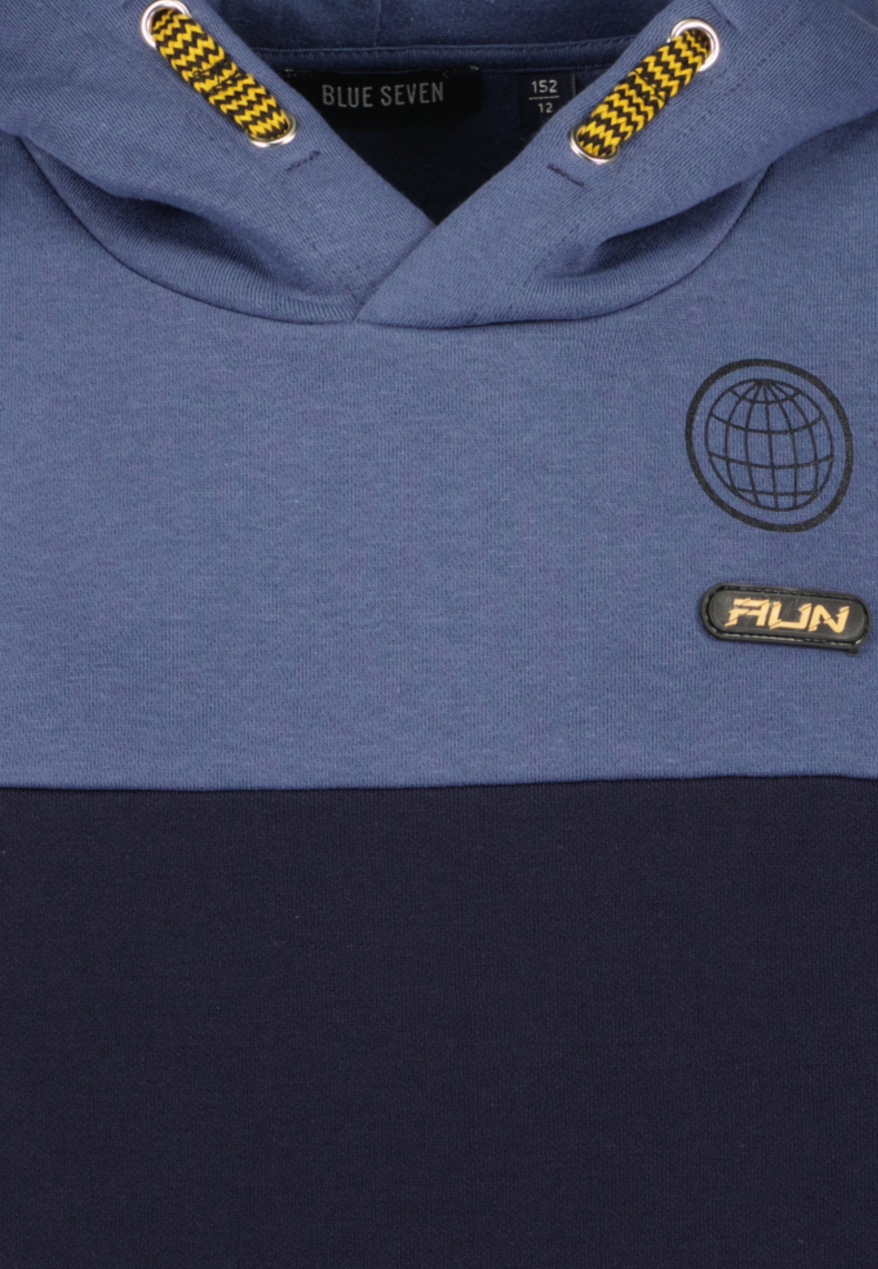 Blue Seven Kapuzensweatshirt, mit dekorativem Kordeldetail und mit Kängurutasche