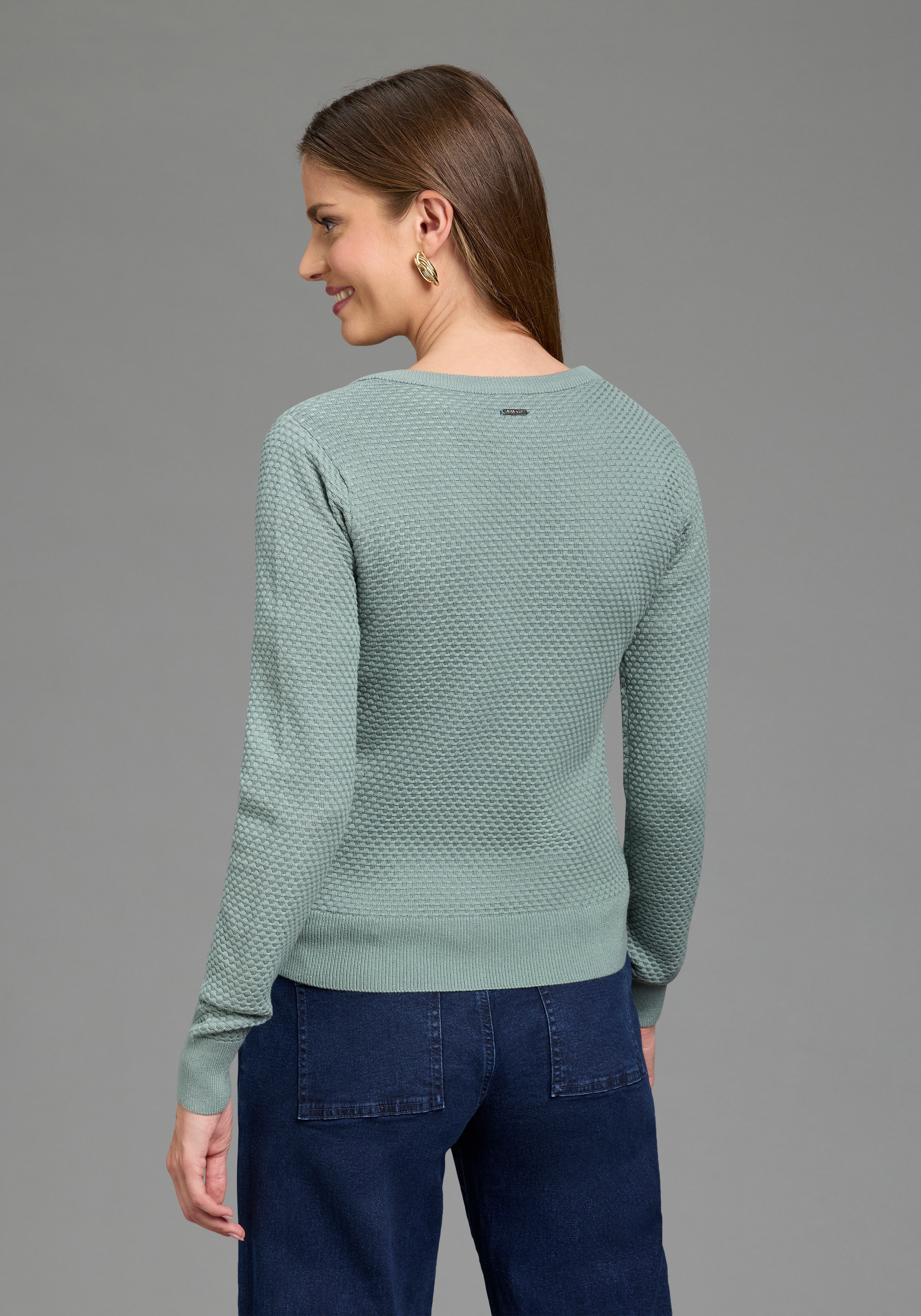 Laura Scott Strickjacke »mit kurzem Schnitt, figurumspielende Passform, elastisches Material« mit Knopfleiste, aus moderner Waffelstruktur