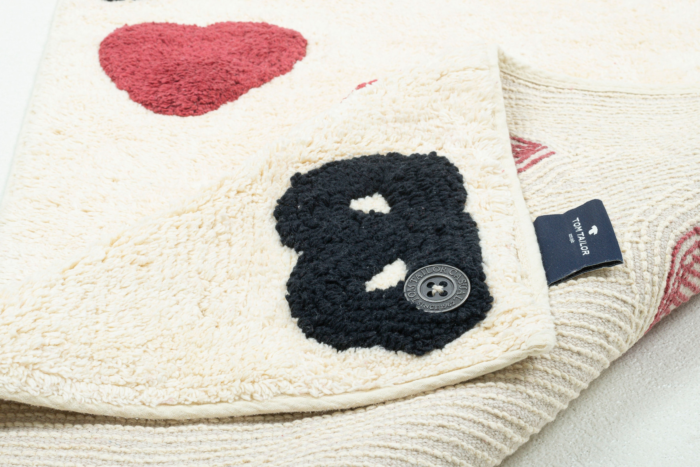 TOM TAILOR HOME Badematte »Bings Heart of Bings«, fußbodenheizungsgeeignet, Badteppich, reine Baumwolle, Uni-Farben, Motiv Herzen & Buchstaben